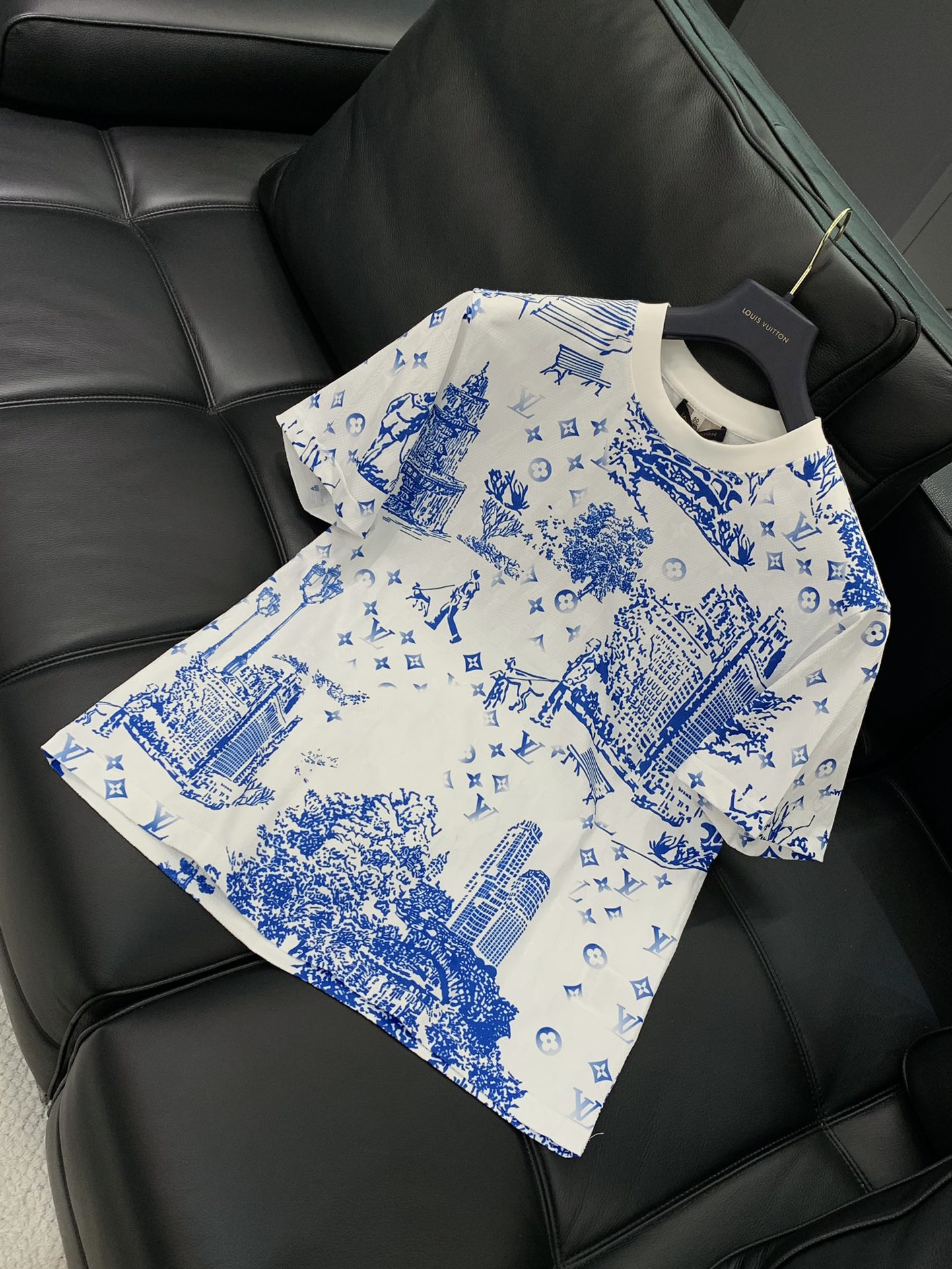 ，LouisVuitton 路易威登，2025夏季最新款，专柜同步有售，原单狠货，时尚休闲圆领短袖T恤，