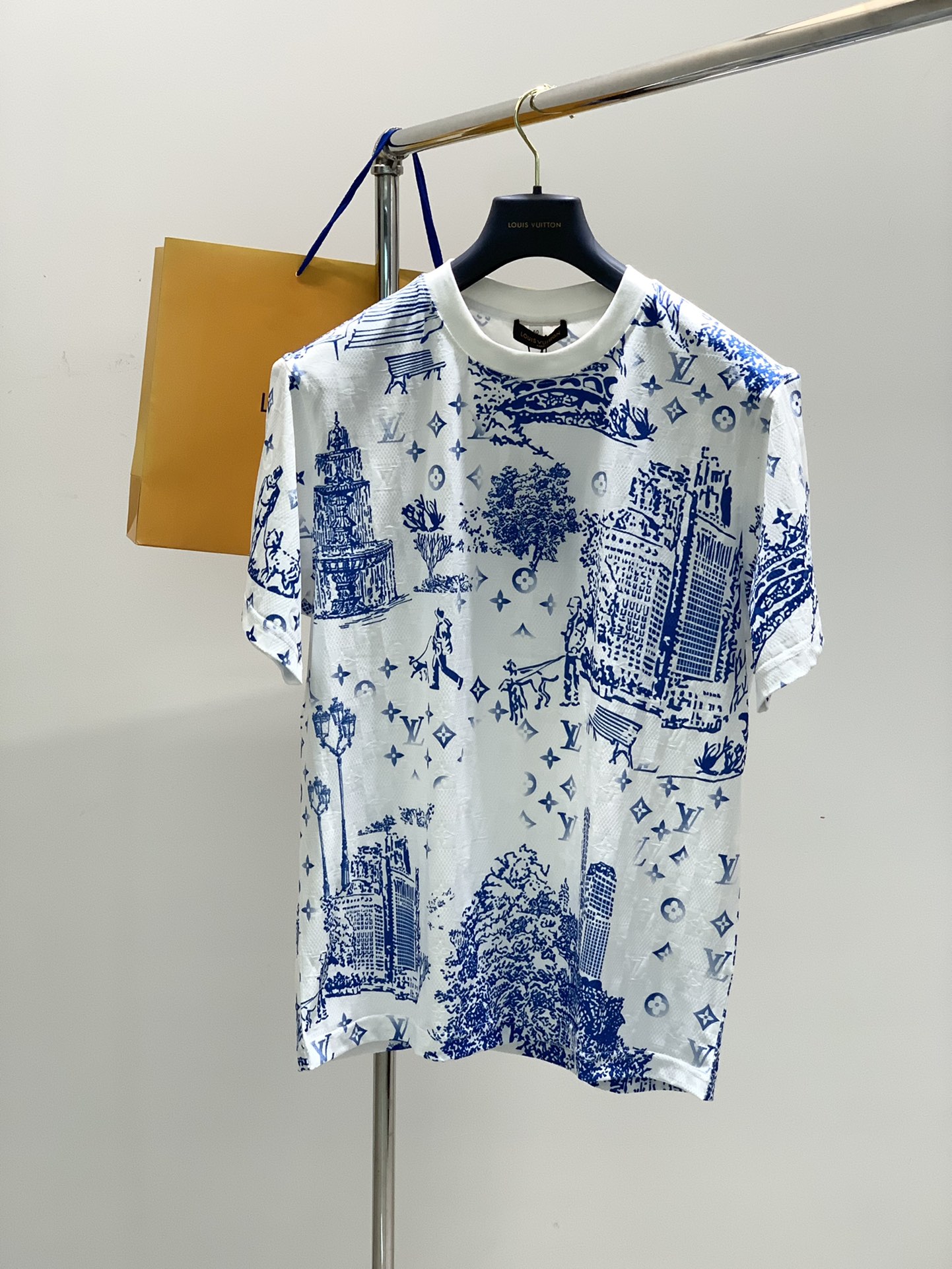 ，LouisVuitton 路易威登，2025夏季最新款，专柜同步有售，原单狠货，时尚休闲圆领短袖T恤，