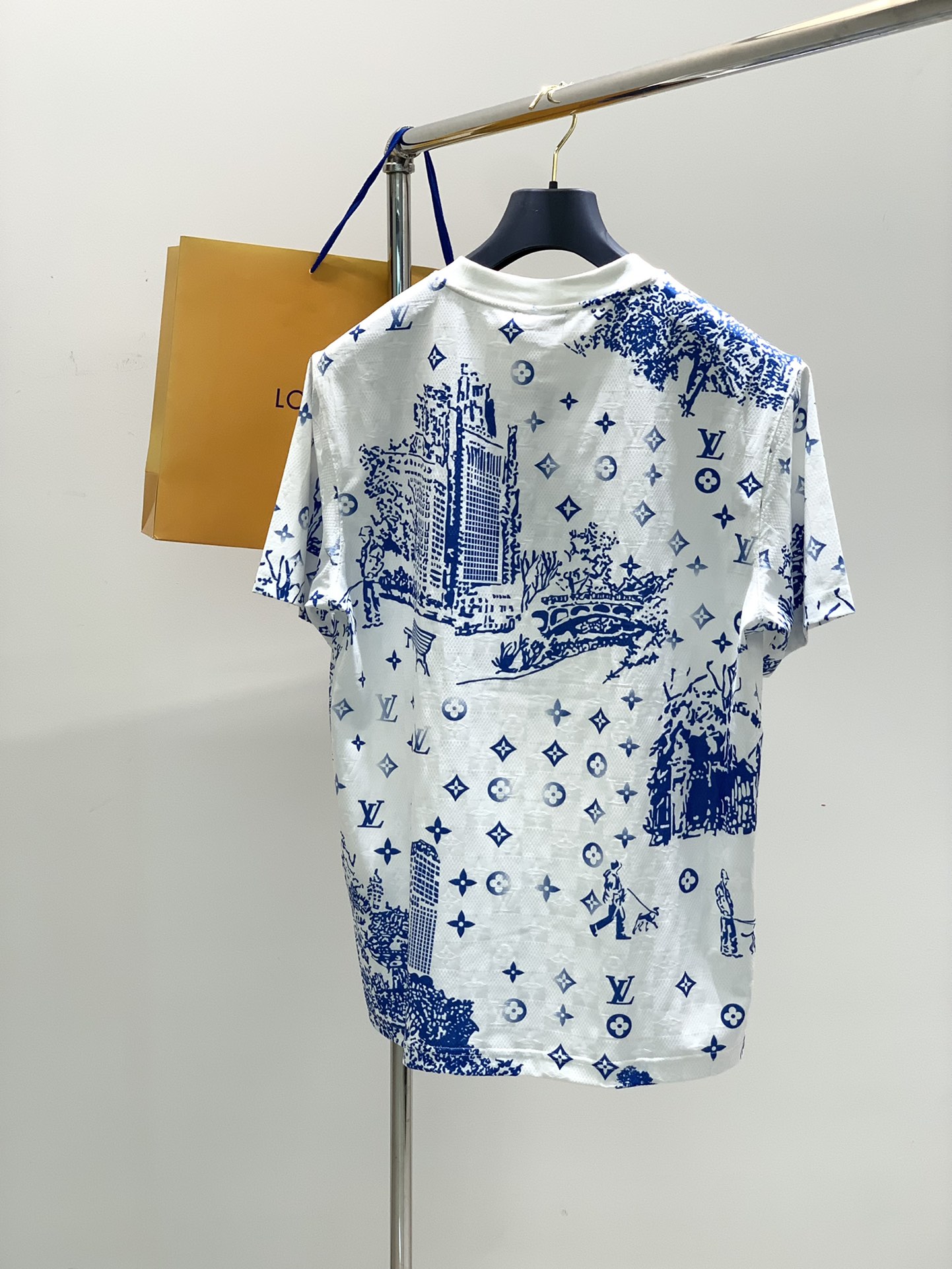 ，LouisVuitton 路易威登，2025夏季最新款，专柜同步有售，原单狠货，时尚休闲圆领短袖T恤，