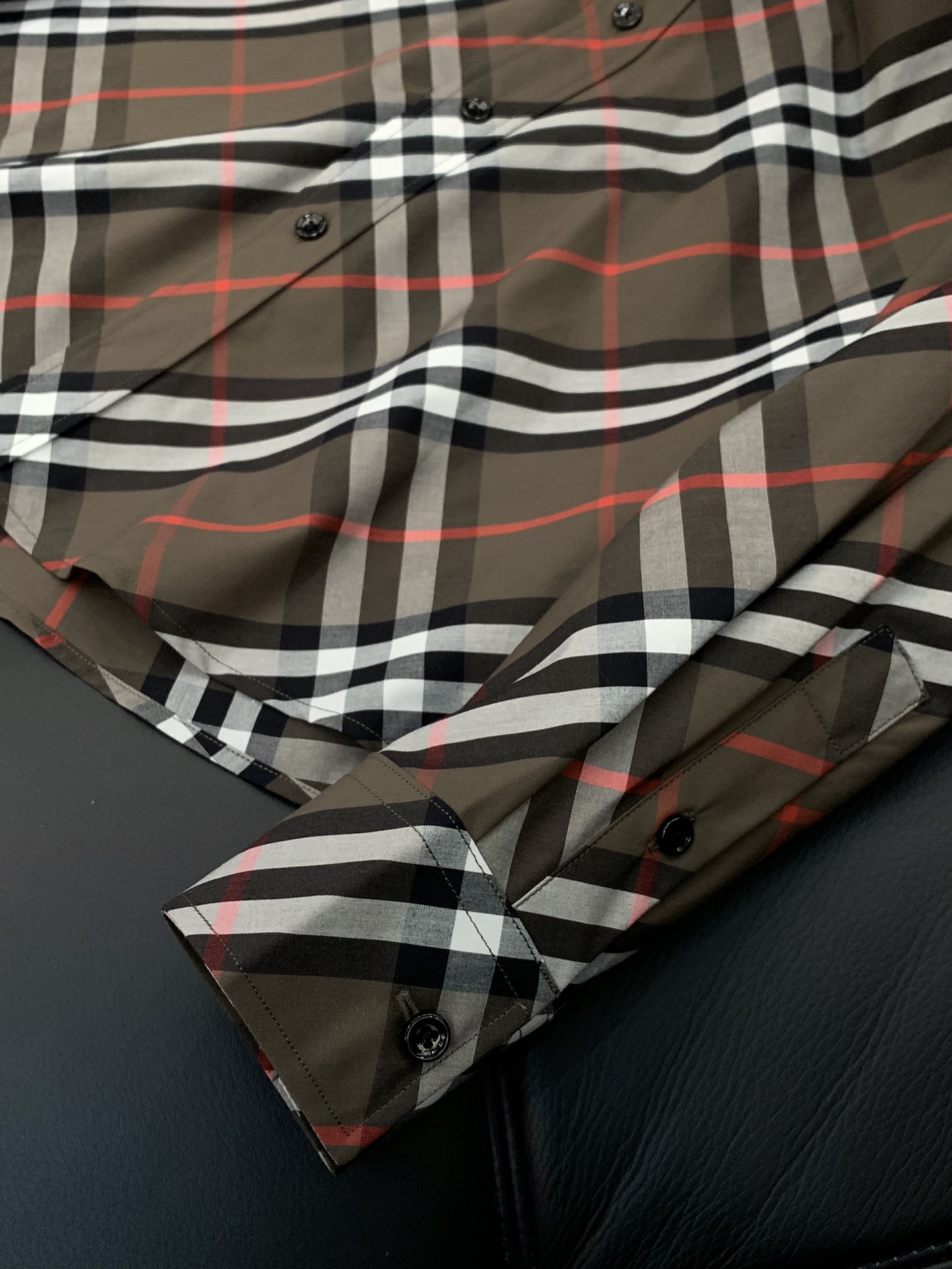 ，Burberry 巴宝莉，2025春夏最新品，专柜同步有售，原单狠货，时尚休闲长袖衬衫，进口原版面料，
