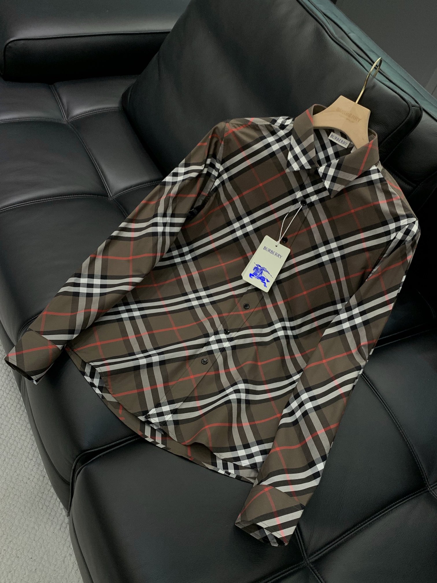 ，Burberry 巴宝莉，2025春夏最新品，专柜同步有售，原单狠货，时尚休闲长袖衬衫，进口原版面料，