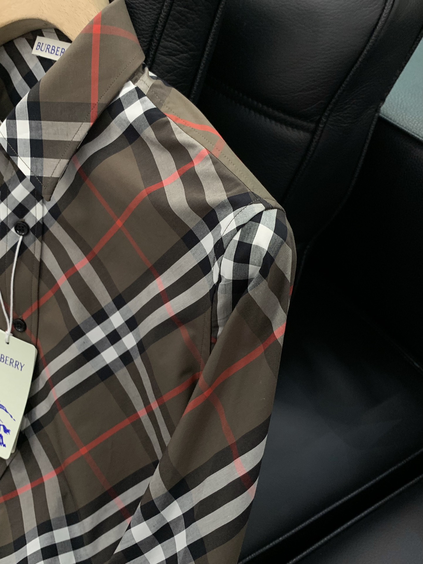 ，Burberry 巴宝莉，2025春夏最新品，专柜同步有售，原单狠货，时尚休闲长袖衬衫，进口原版面料，