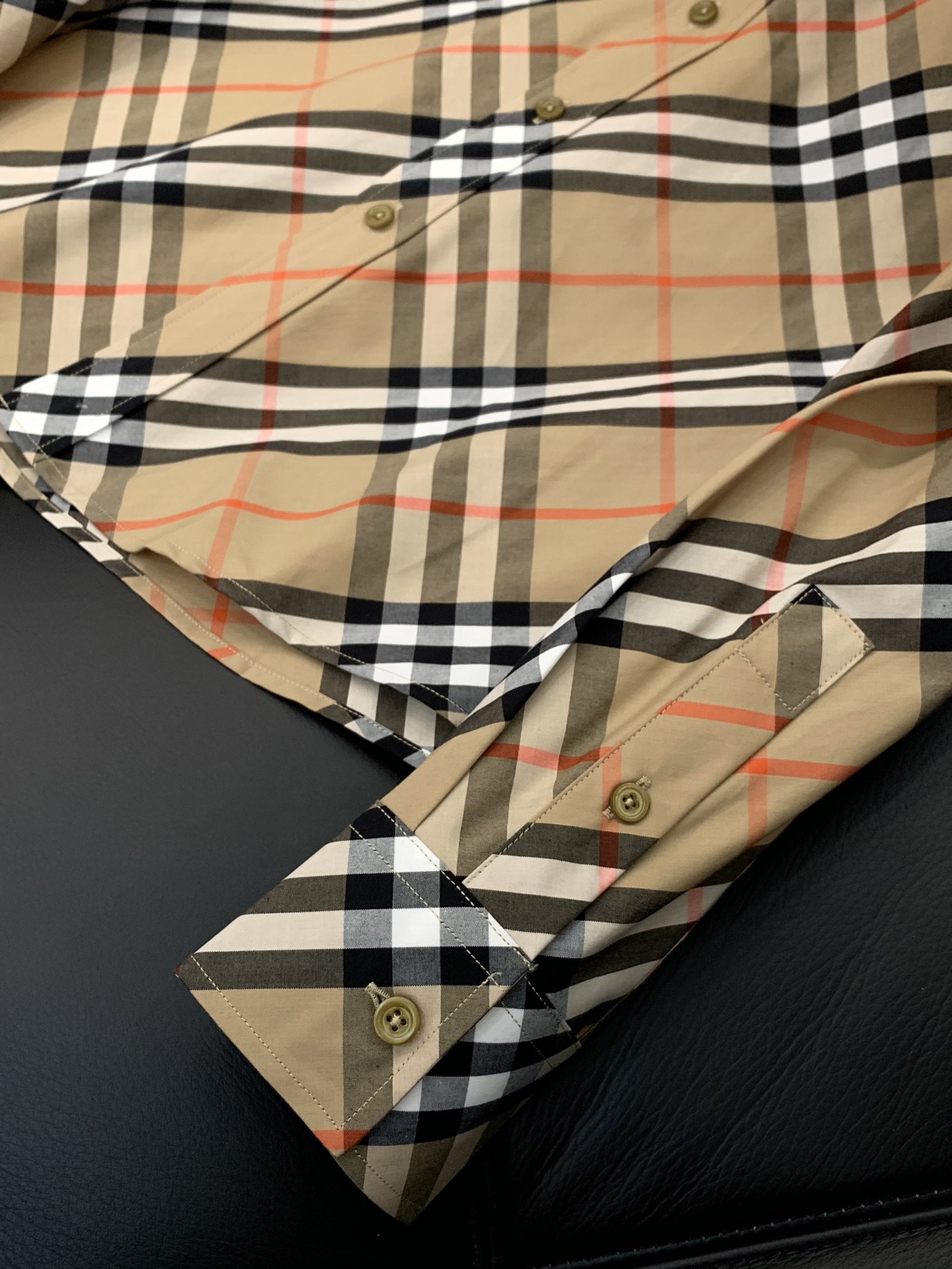 ，Burberry 巴宝莉，2025春夏最新品，专柜同步有售，原单狠货，时尚休闲长袖衬衫，进口原版面料，