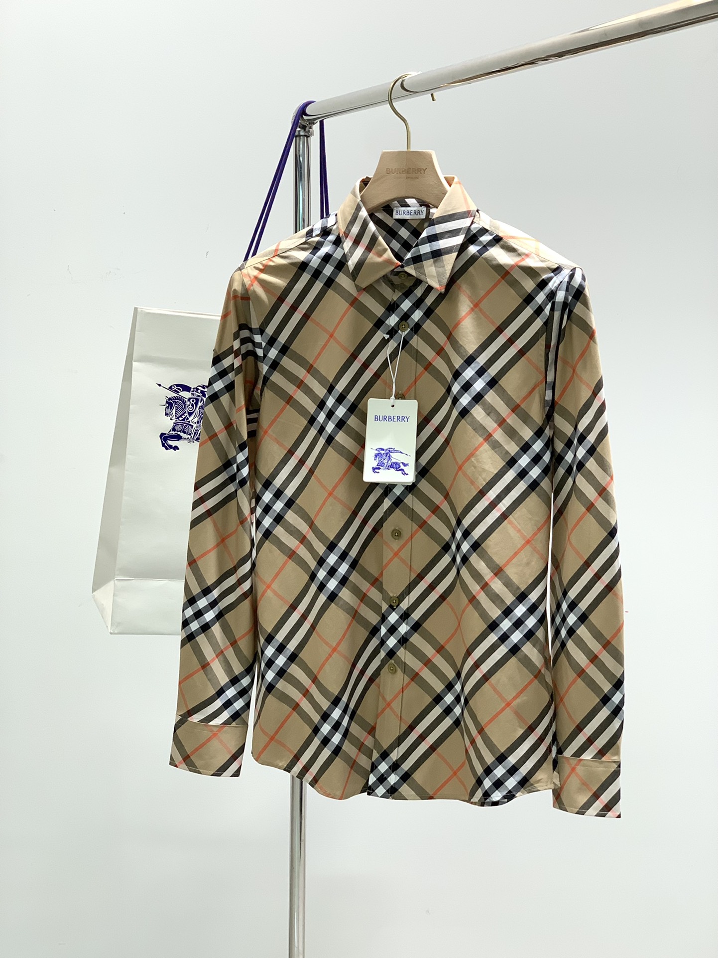 ，Burberry 巴宝莉，2025春夏最新品，专柜同步有售，原单狠货，时尚休闲长袖衬衫，进口原版面料，