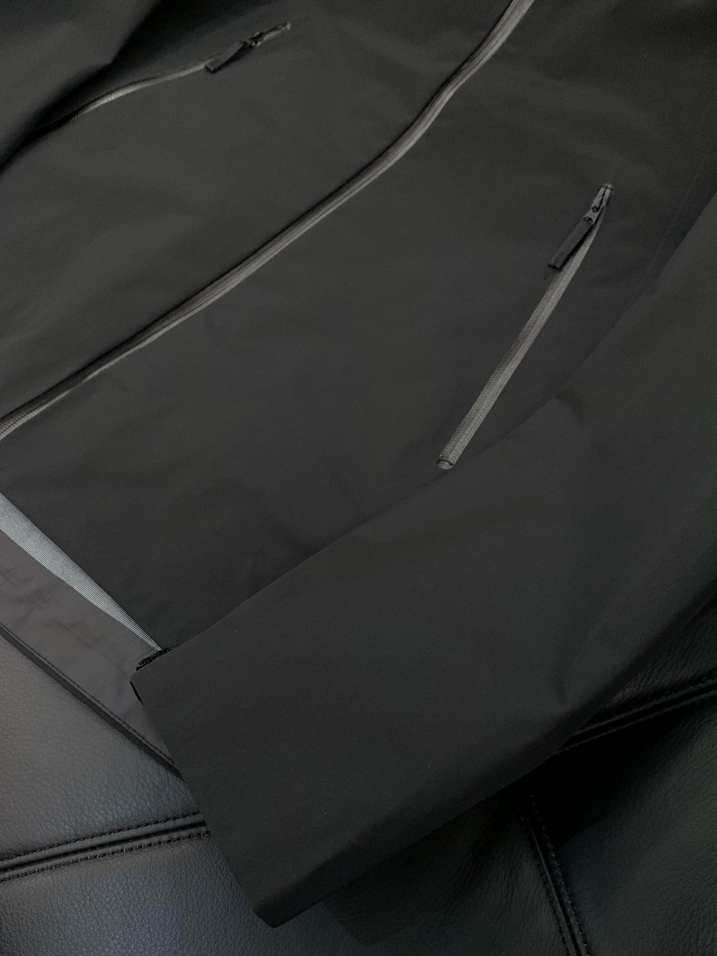 ，ARCTERYX 始祖鸟，2025春季AW新品，时尚休闲连帽冲锋衣外套，专柜同步有售，原单狠货，进口原