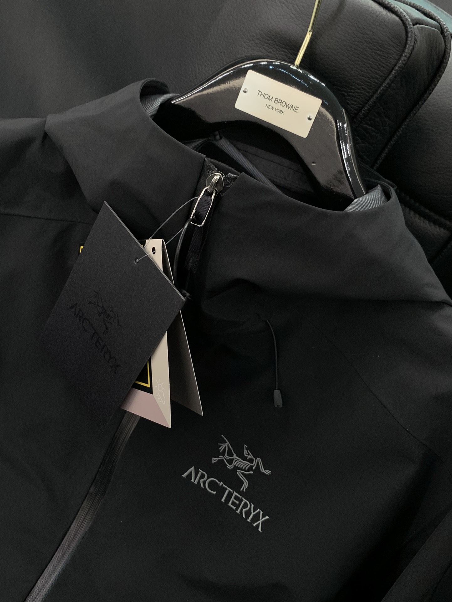 ，ARCTERYX 始祖鸟，2025春季AW新品，时尚休闲连帽冲锋衣外套，专柜同步有售，原单狠货，进口原