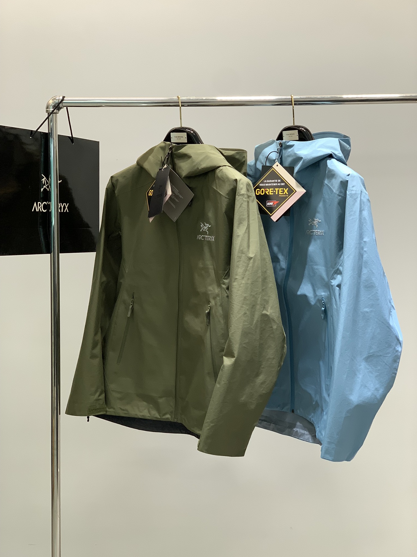 ，ARCTERYX 始祖鸟，2025春季AW新品，时尚休闲连帽冲锋衣外套，专柜同步有售，原单狠货，进口原