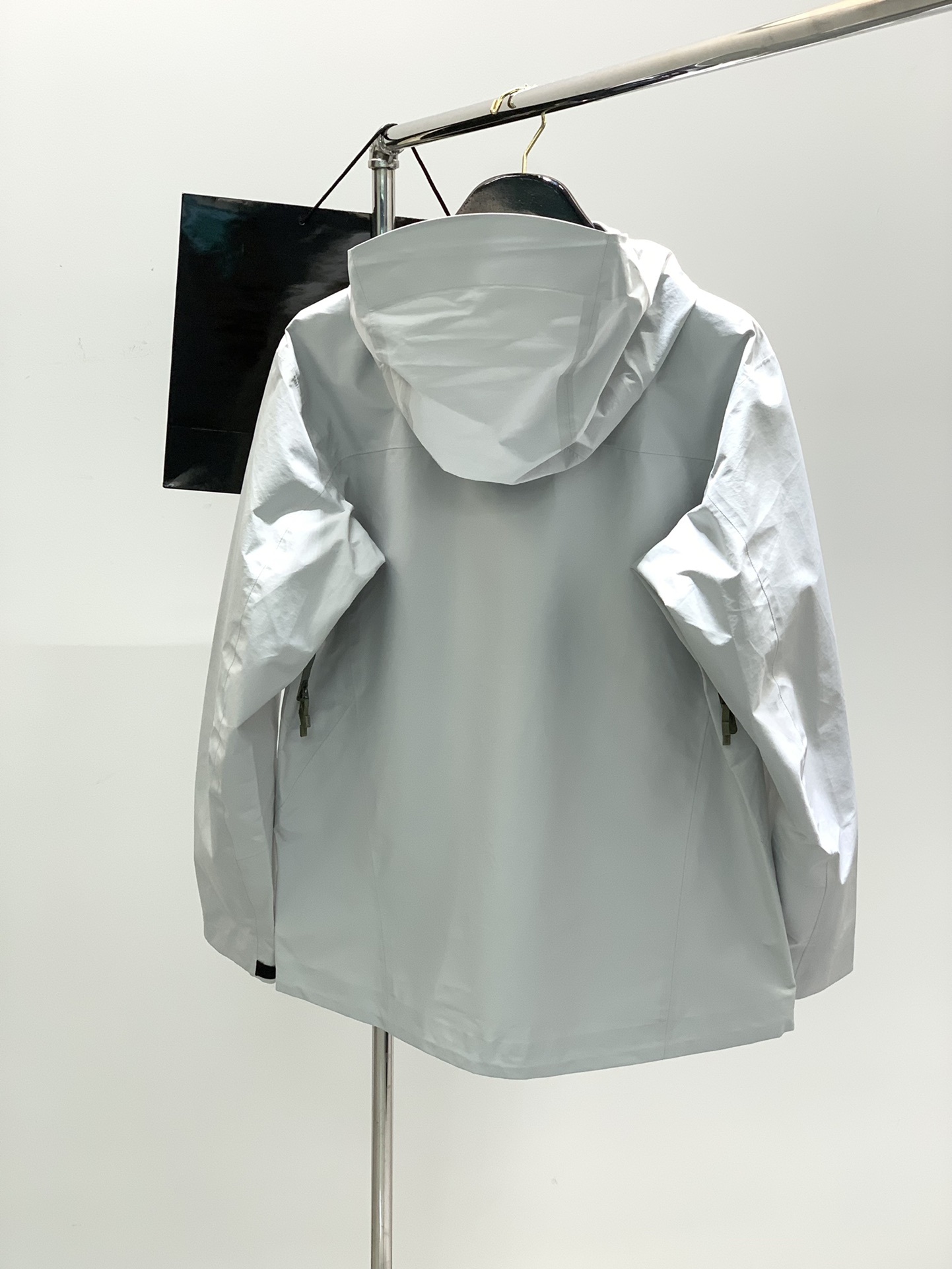 ，ARCTERYX 始祖鸟，2025春季AW新品，时尚休闲连帽冲锋衣外套，专柜同步有售，原单狠货，进口原