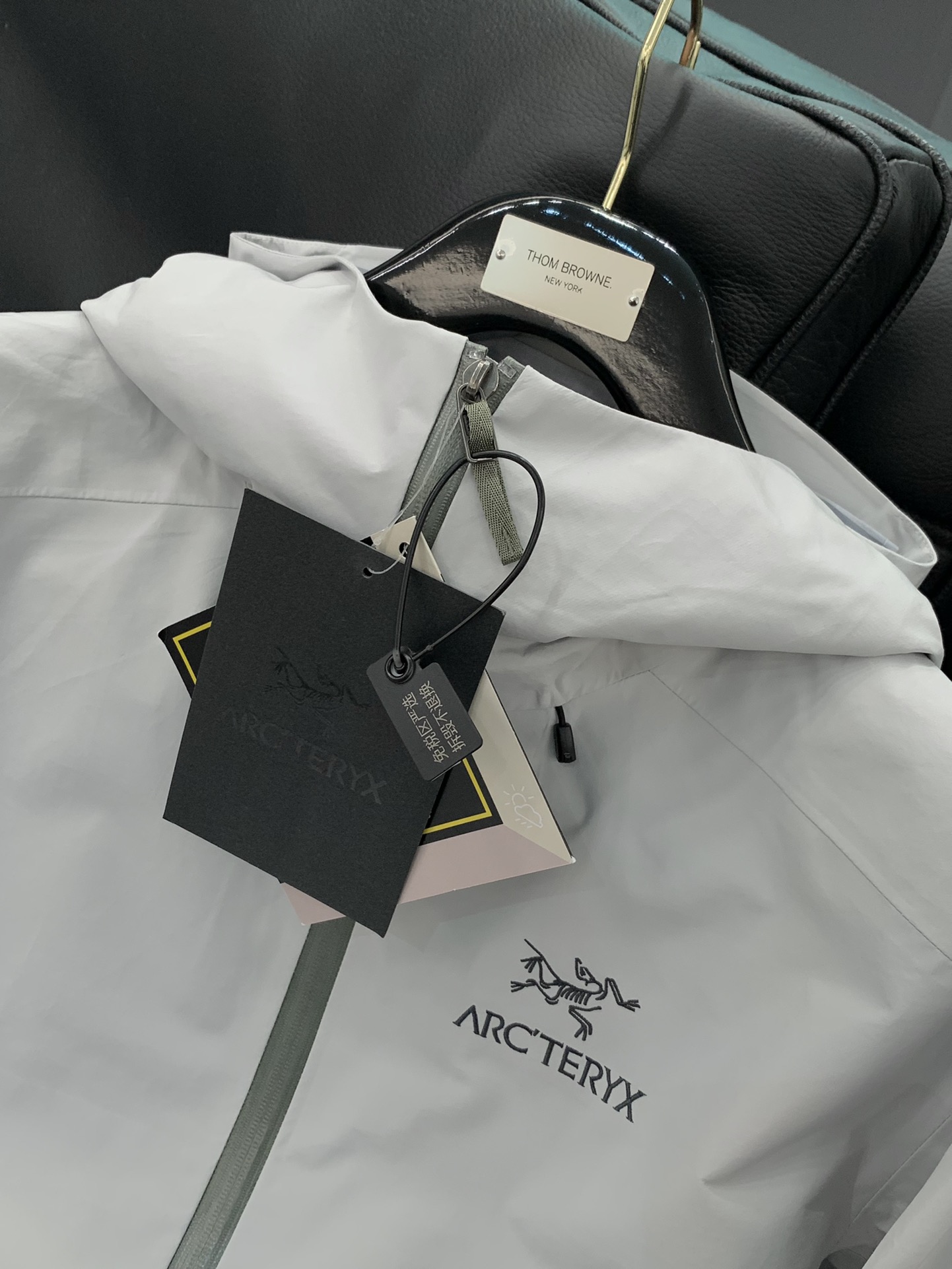 ，ARCTERYX 始祖鸟，2025春季AW新品，时尚休闲连帽冲锋衣外套，专柜同步有售，原单狠货，进口原