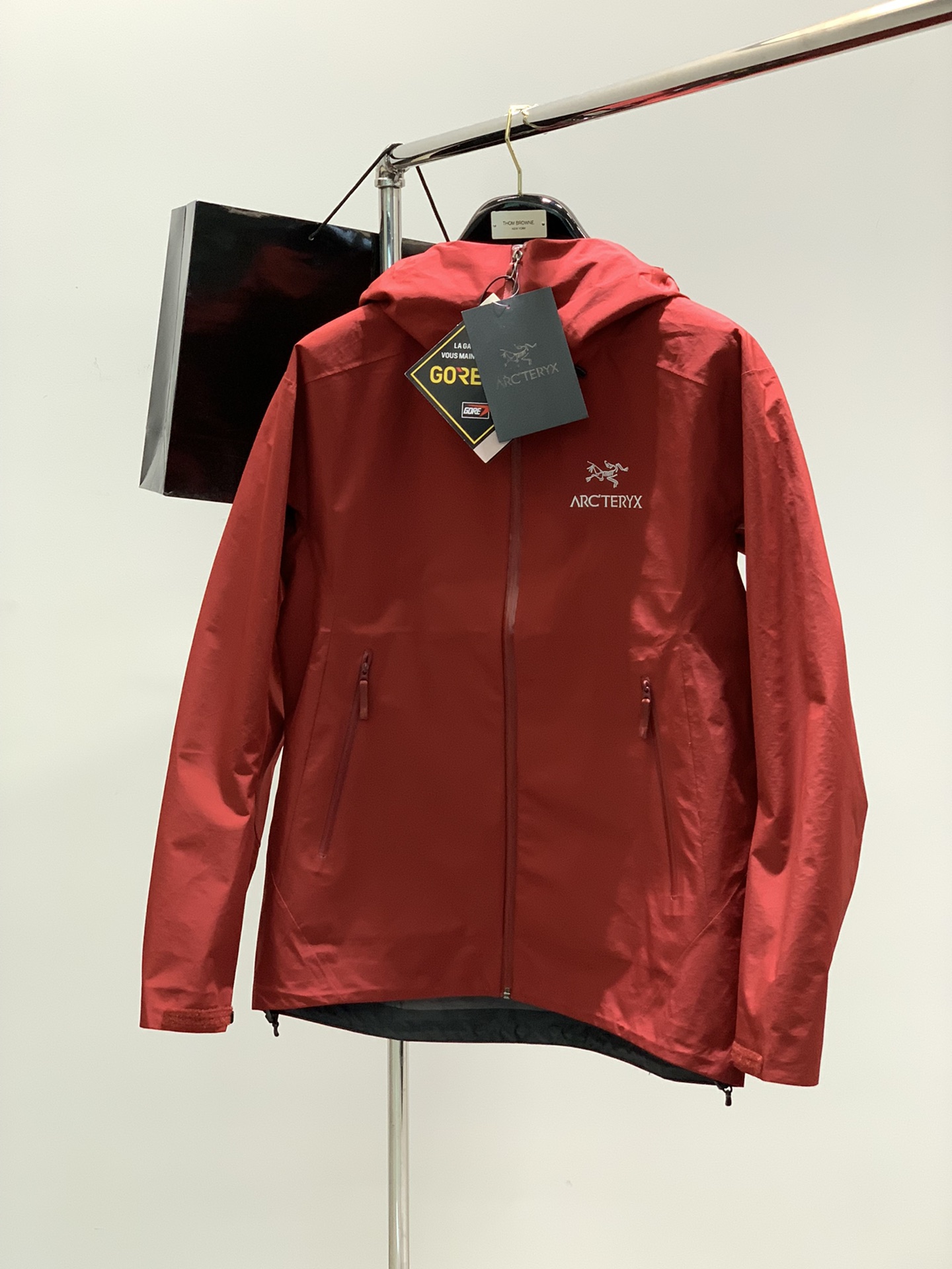 ，ARCTERYX 始祖鸟，2025春季AW新品，时尚休闲连帽冲锋衣外套，专柜同步有售，原单狠货，进口原