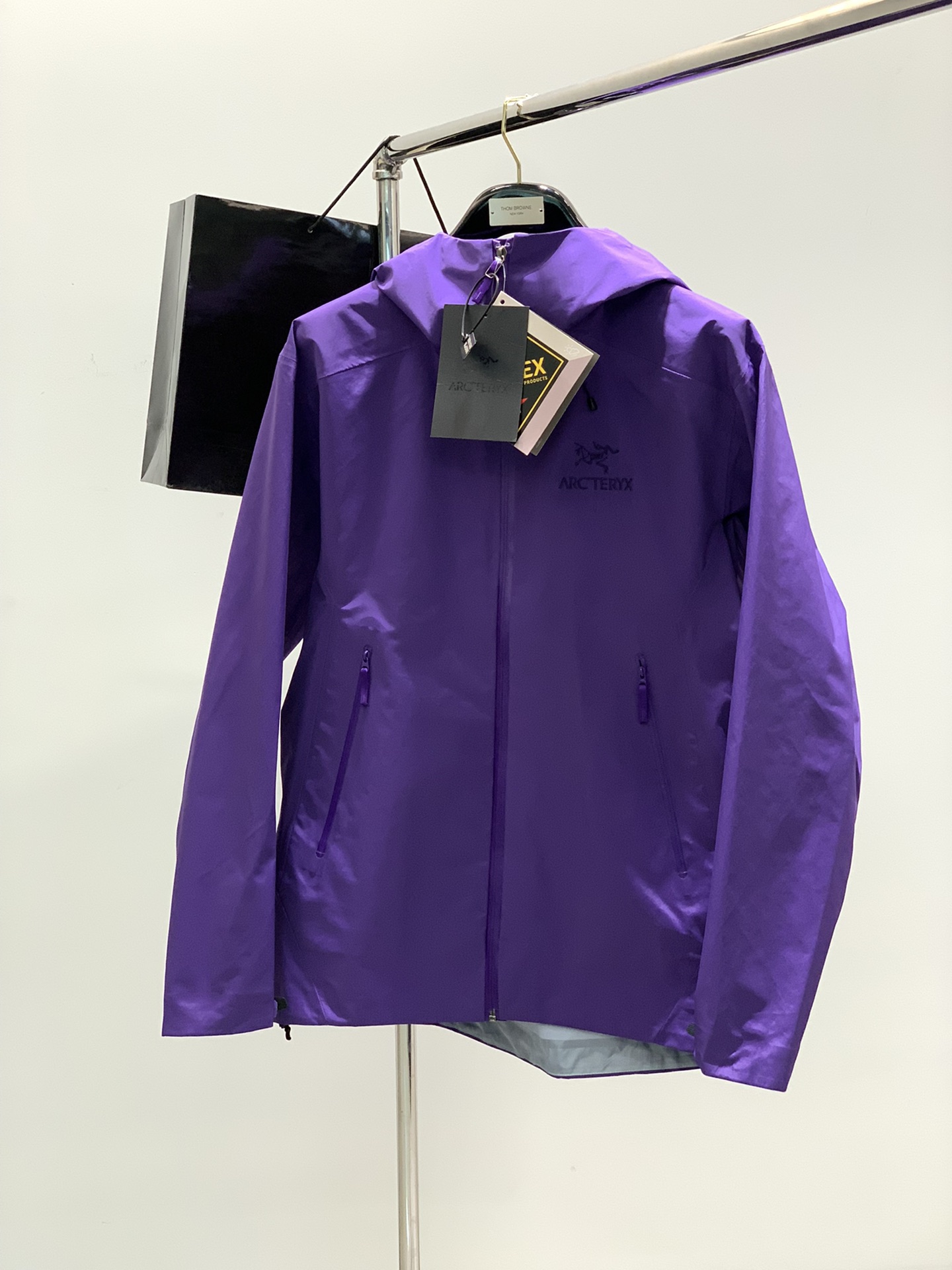 ，ARCTERYX 始祖鸟，2025春季AW新品，时尚休闲连帽冲锋衣外套，专柜同步有售，原单狠货，进口原