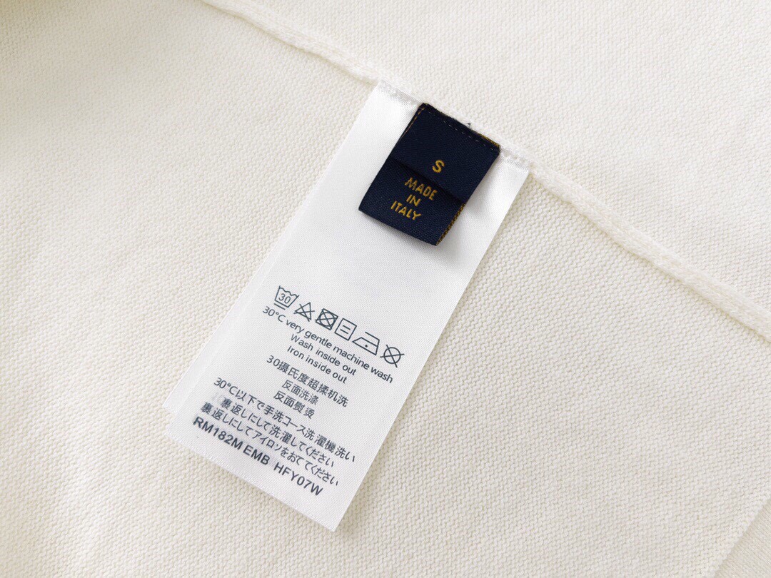 路易威登/Louis Vuitton 夏季新品 胸前别针字母刺绣圆领针织短袖