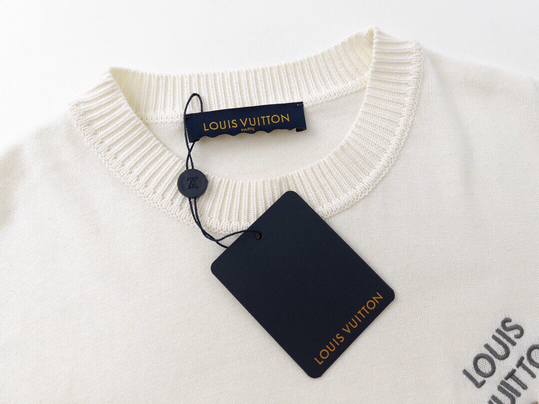 路易威登/Louis Vuitton 夏季新品 胸前别针字母刺绣圆领针织短袖