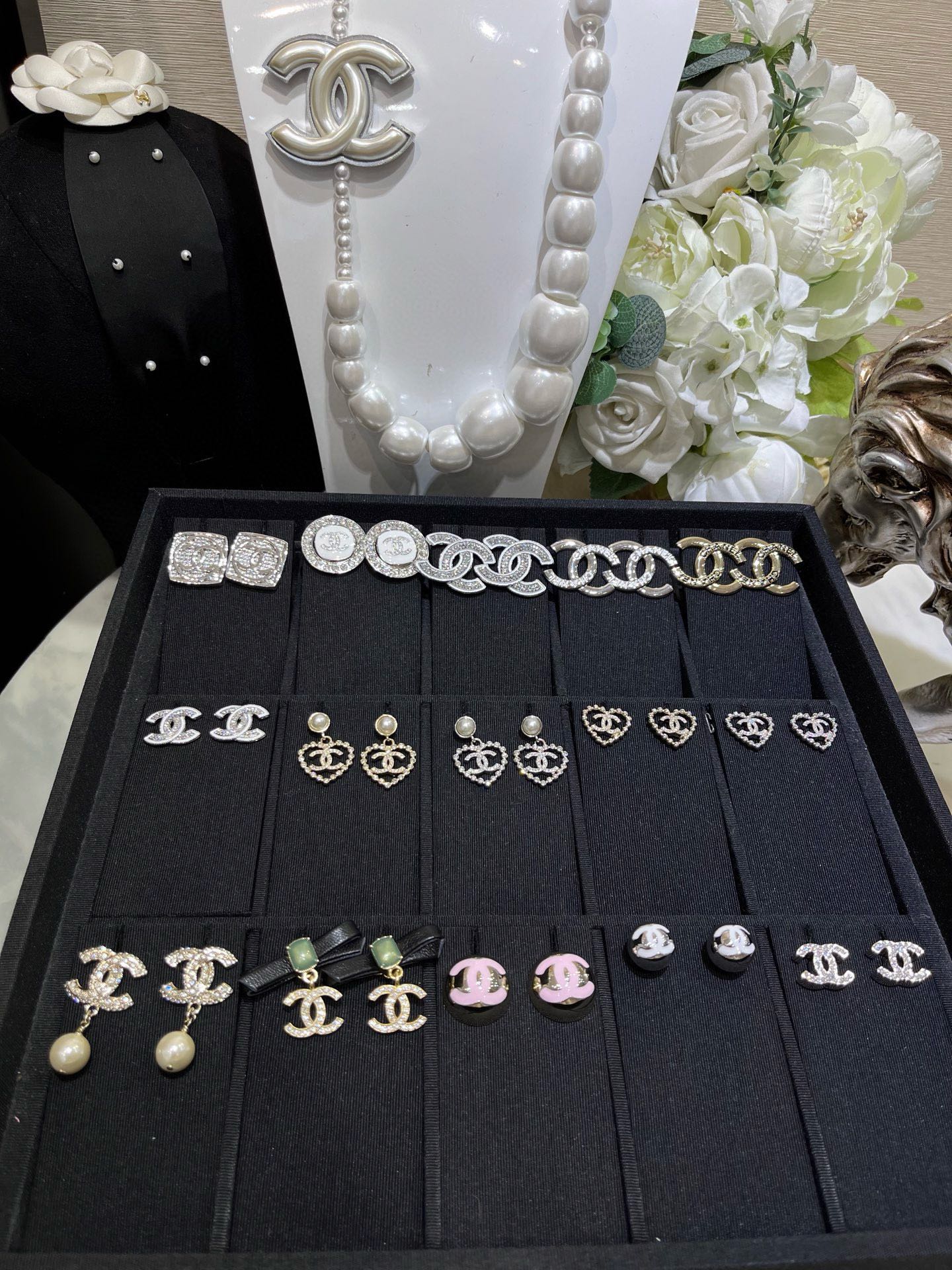 NO:631687,｜ A large collection of new earrings. They can be sweet or cool or elegant. They are standard in white, rich and beautiful. Various styles can be matched. A series of real-life, earrings, Cardia high-end jewelry.19860909｜ 新款耳钉耳环大合集 可甜美 可酷飒 可优雅 白富美标配 各种风格都能驾驭一系列现货实拍,,earrings,卡迪亚高端饰品,Jewelry