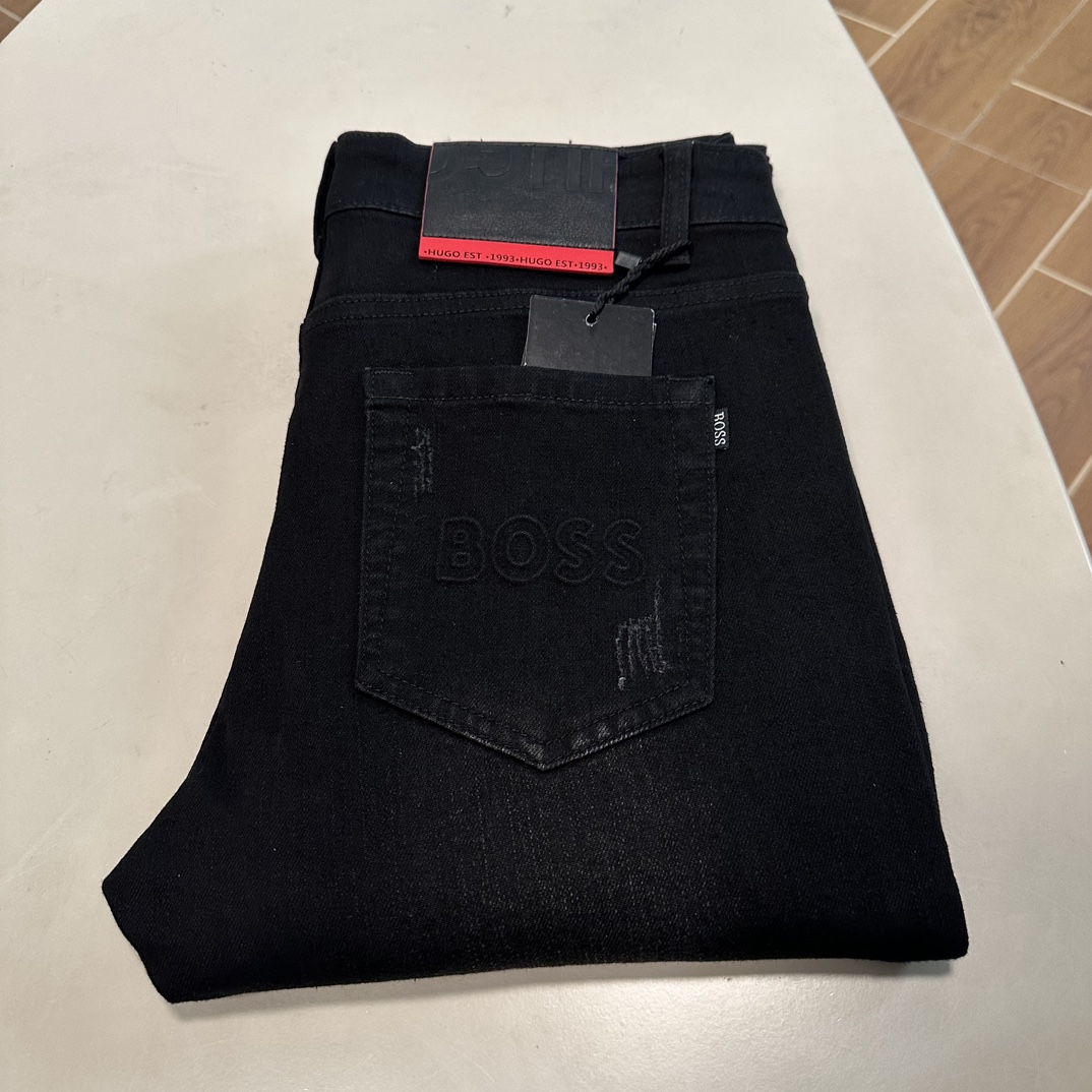 NO:134640,BOSS exclusively available for new jeans, high-end version!  Customized fabrics for counters are breathable and comfortable, with impeccable details, and the brand element design concept reflects high quality. The feel is delicate and soft!  It is casually cut, with a great upper body style!  29-40 yards, jeans,alexander wang19860909BOSS 独家专供新款 牛仔裤,高端版本！专柜定制面料 透气舒适度高,细节无可挑剔,品牌元素设计理念,体现高品质.手感细腻柔软！呈现休闲裁剪,上身版型超赞！ 码数29-40,,jeans,alexander wang,Men's clothing