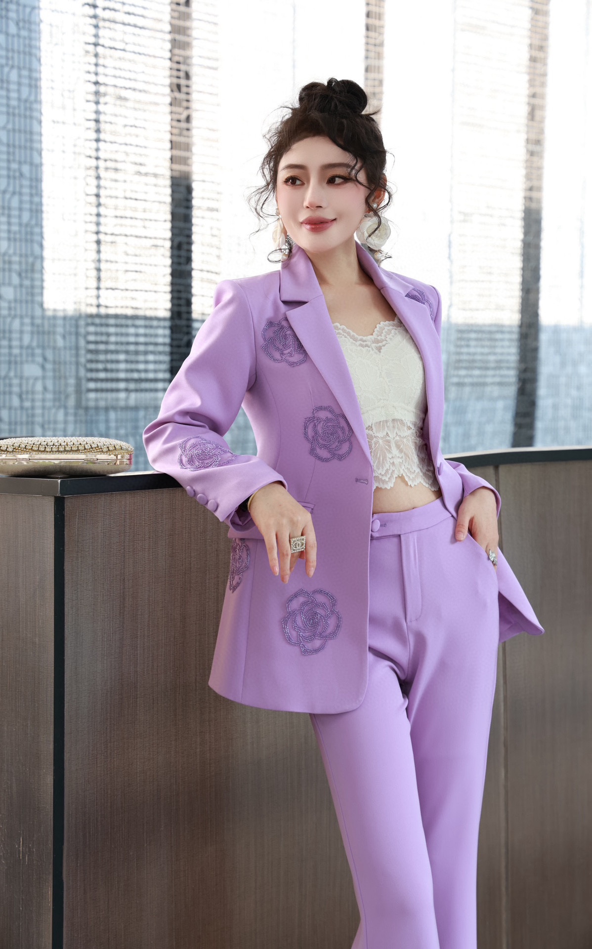 NO:309834,Model number G25022158 Chane* new style commuter fashion professional suit set!  Xiaoxiangfeng camellia beaded flowers decorated with a buckle slim fit and slim suit jacket with a slightly flared leg trousers and trousers!  Purple, black, 36.38.40.42 (38 size bust 88, waist 80, sleeve length 58, clothing length 71; waist 74, hip 90, pants length 105), chanel, jackets & coats, business suit, alexander wang19860909款号G25022158 Chane*新款气质通勤时尚职业西服套装！小香风山茶花钉珠花朵装饰一粒扣修身显瘦西装外套微喇叭瘦腿西裤长裤！紫色、黑色、36.38.40.42（38码胸围88,腰围80,袖长58,衣长71；腰围74,臀围90,裤长105）,,chanel,jackets & coats,business suit,alexander wang,Women's clothing