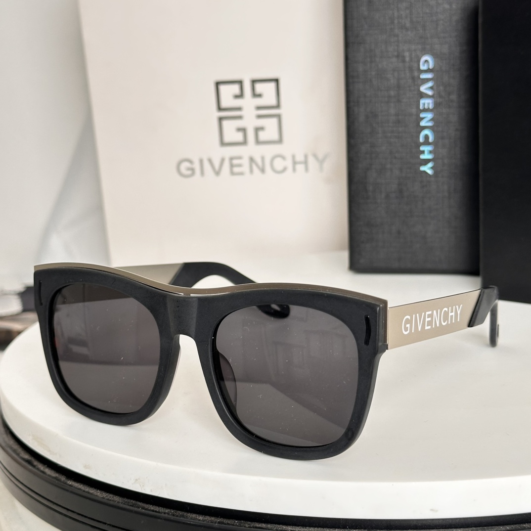  ‼️经典永不过时
GIVENCHY *GV7016
Size53-15-145👍