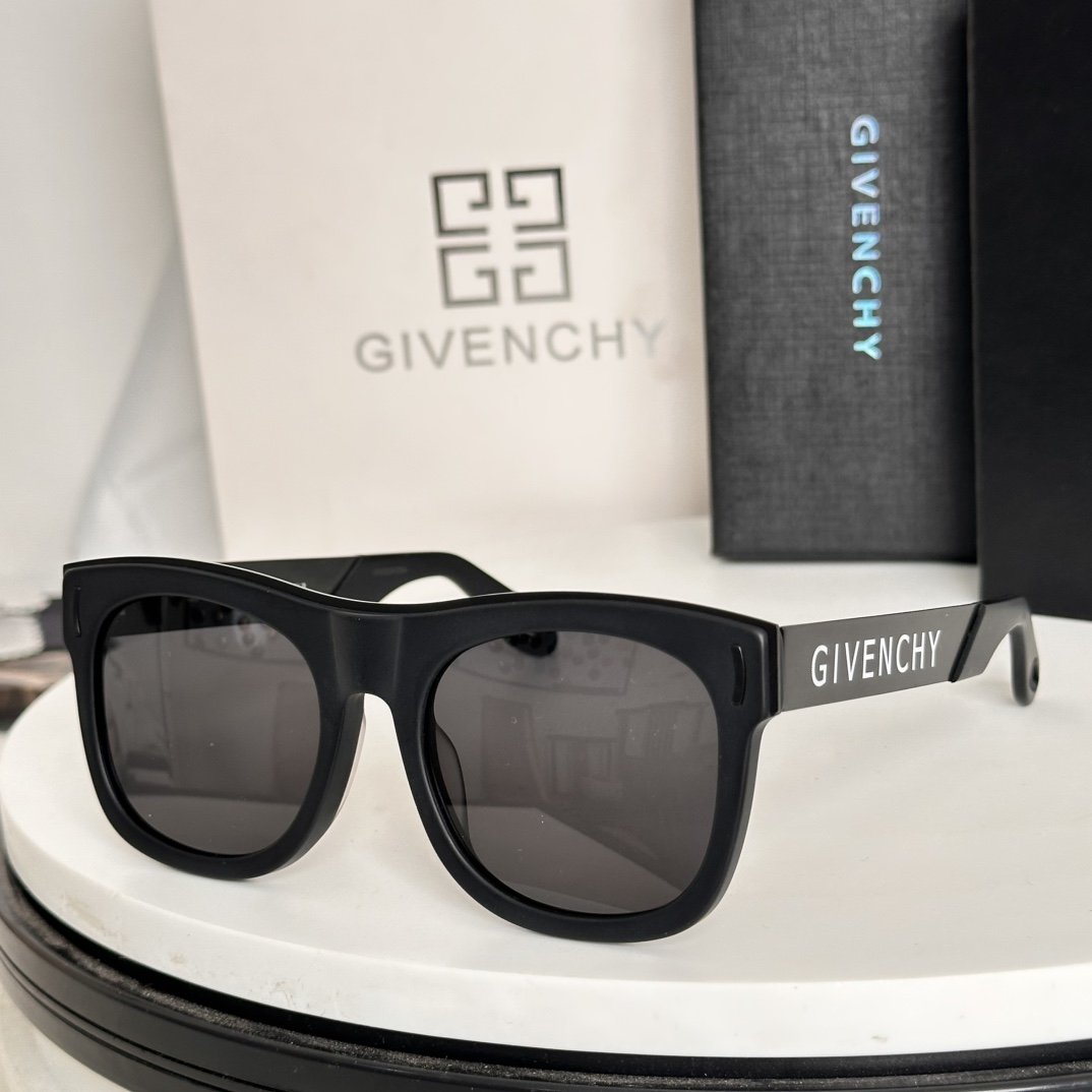  ‼️经典永不过时
GIVENCHY *GV7016
Size53-15-145👍