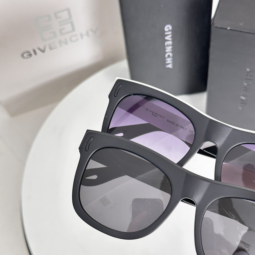  ‼️经典永不过时
GIVENCHY *GV7016
Size53-15-145👍
