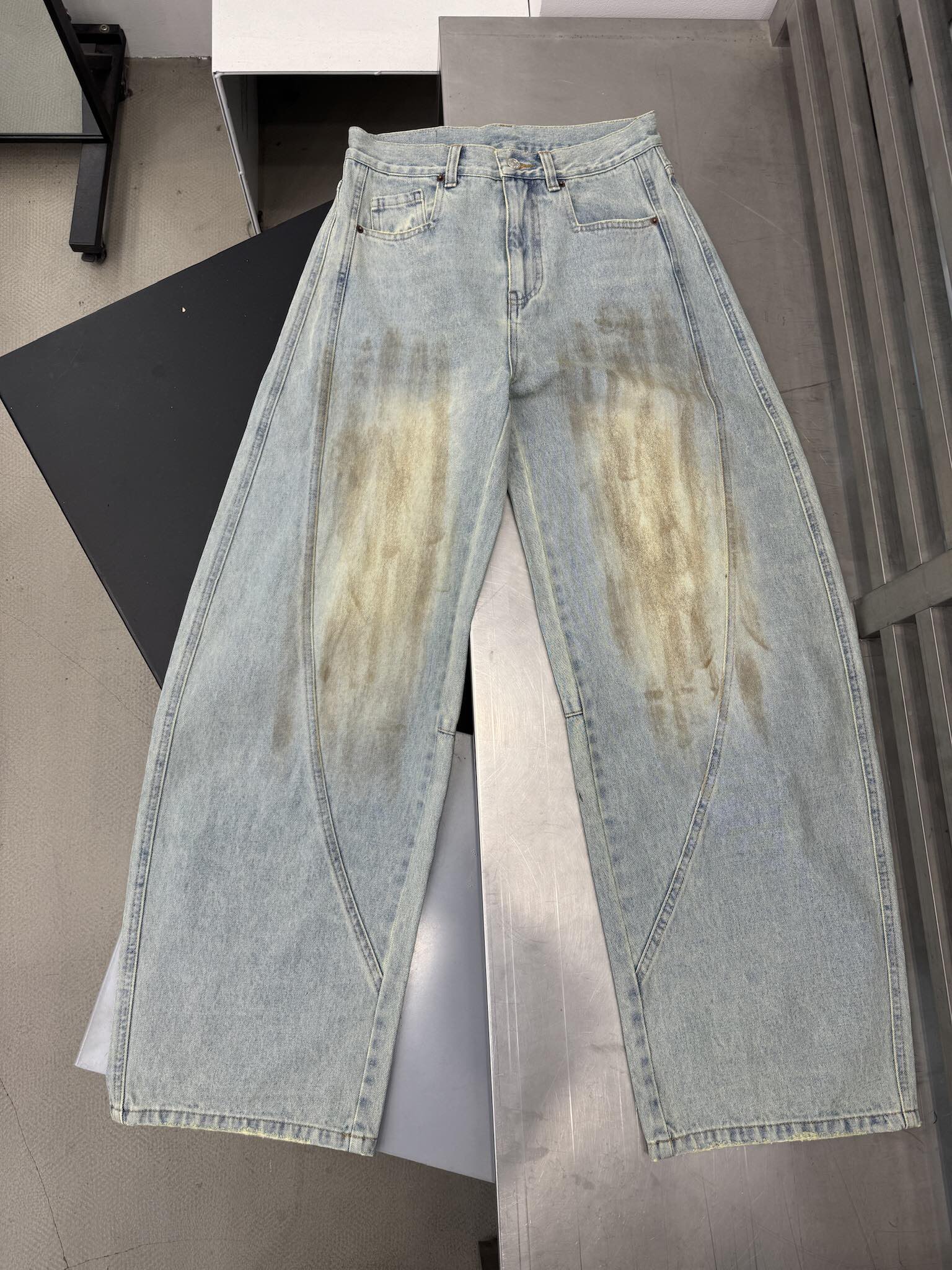  🆕ACNE｜新款结构弯刀牛仔裤，洗水泥浆工艺，百分百进口棉，立体裁剪，超级修饰腿型， 尺码SML