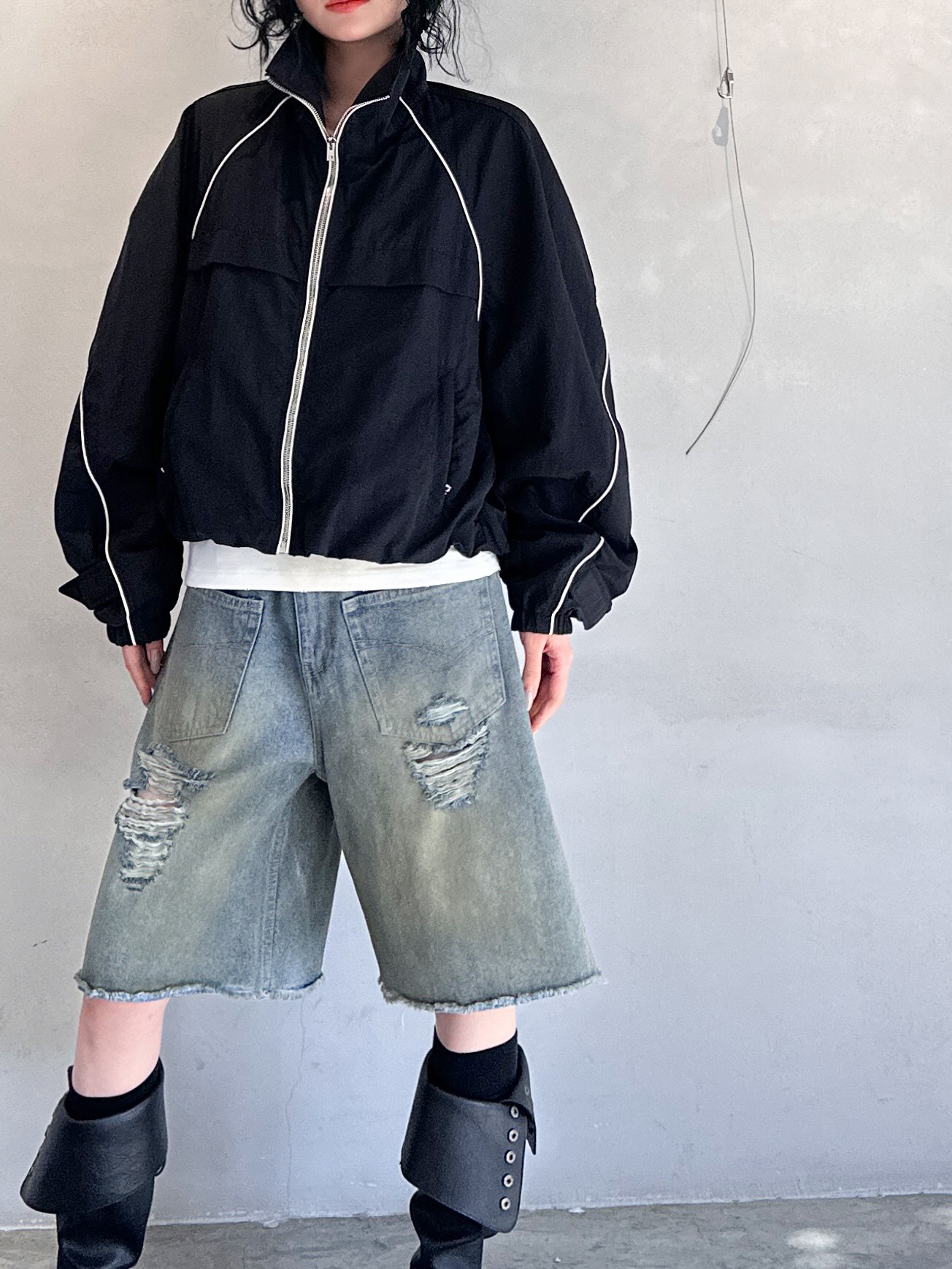  🆕ACNE｜新款立领休闲夹克，面料：100%锦纶。简约时尚，前短后长，   尺码SML