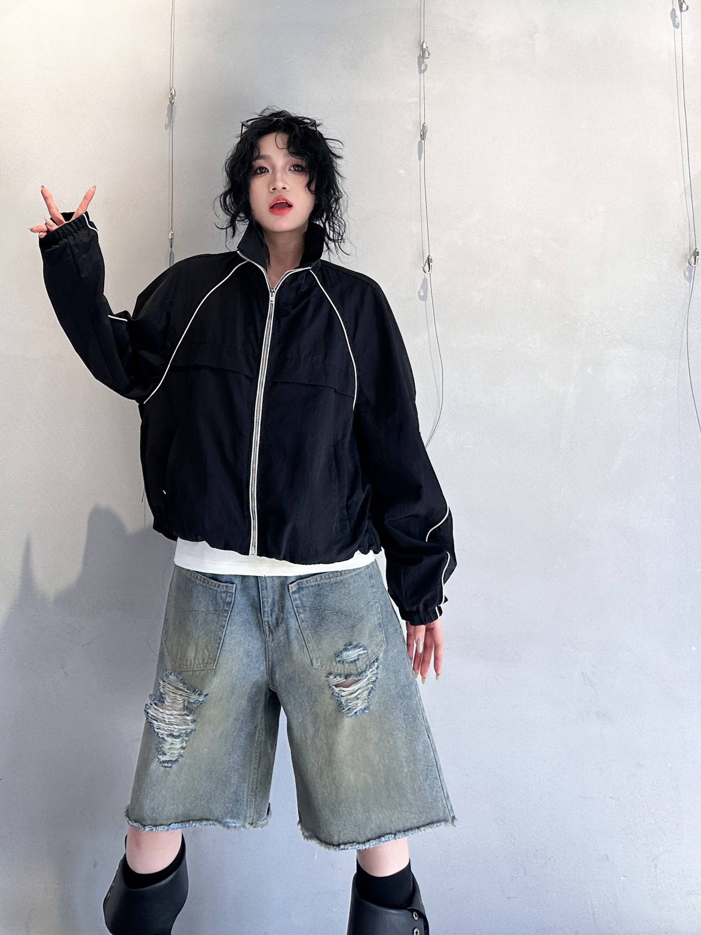  🆕ACNE｜新款立领休闲夹克，面料：100%锦纶。简约时尚，前短后长，   尺码SML