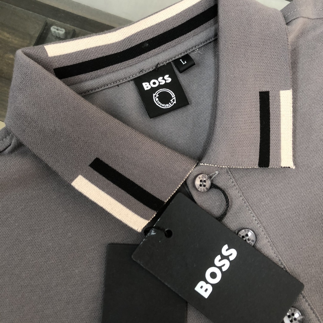  A🍃BOSS  2025最新款男士短袖Polo衫，品牌最新设计元素！既不单调也不复杂,恰到好处的展现品