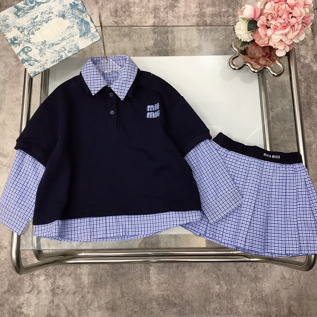 NO:210816,[Spot delivery] MIUMIU Girls' Set Two-piece Set [Small Lapel Long Sleeve Plaid Short Skirt] Soft and delicate cotton material~Matched with bright blue plaid splicing design and exquisite embroidered logo logo, the upper body is very handsome, soft and comfortable, simple and fashionable, craftsmanship superimposed, visible high quality, super versatile style~ size size--120-130-140-150 [CM] Counter packaging 70, clothes, miumiu, skirts,19860909【现货发】   MIUMIU 女童套装两件套【小翻领长袖格子短裙】柔软细腻棉材质打造～搭配亮眼蓝色格子纹拼接设计跟精致刺绣logo标志上身效果帅气十足 柔软舒适 简约时尚 工艺叠加 看得见的高品质 超级百搭款～ size尺码--120-130-140-150【CM】 专柜包装70,衣服,miumiu,skirts,,Children's