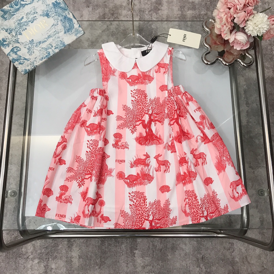 NO:210865,【Spot delivery】 FEND* Small lapel sleeveless chiffon dress, eye-catching and fashionable comprehensive bear series animal pattern painting design with pure cotton texture lining three-dimensional tailoring exquisite original single fabric High version quality Simple and generous style The upper body is very good looking, the style is superb color pink size90---120-130-140-150【CM】 Counter packaging 70, clothes, fendi, skirts,19860909【现货发】  FEND* 小翻领无袖雪纺连衣裙 抢眼时尚全面小熊系列动物图案彩绘设计搭配内里纯棉质地内衬立体剪裁 精致原单布料 高版本质量 简单大方款式 上身非常好看 版型超赞 颜色粉色 size90---120-130-140-150【CM】  专柜包装70,衣服,fendi,skirts,,Children's