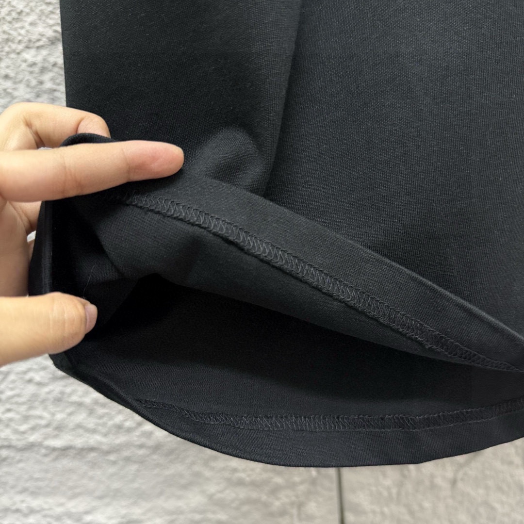 Miu Miu 2025 Embroidered Letter T-Shirt Collection: Sizes, Colors, and Fabric Options - 图片 9