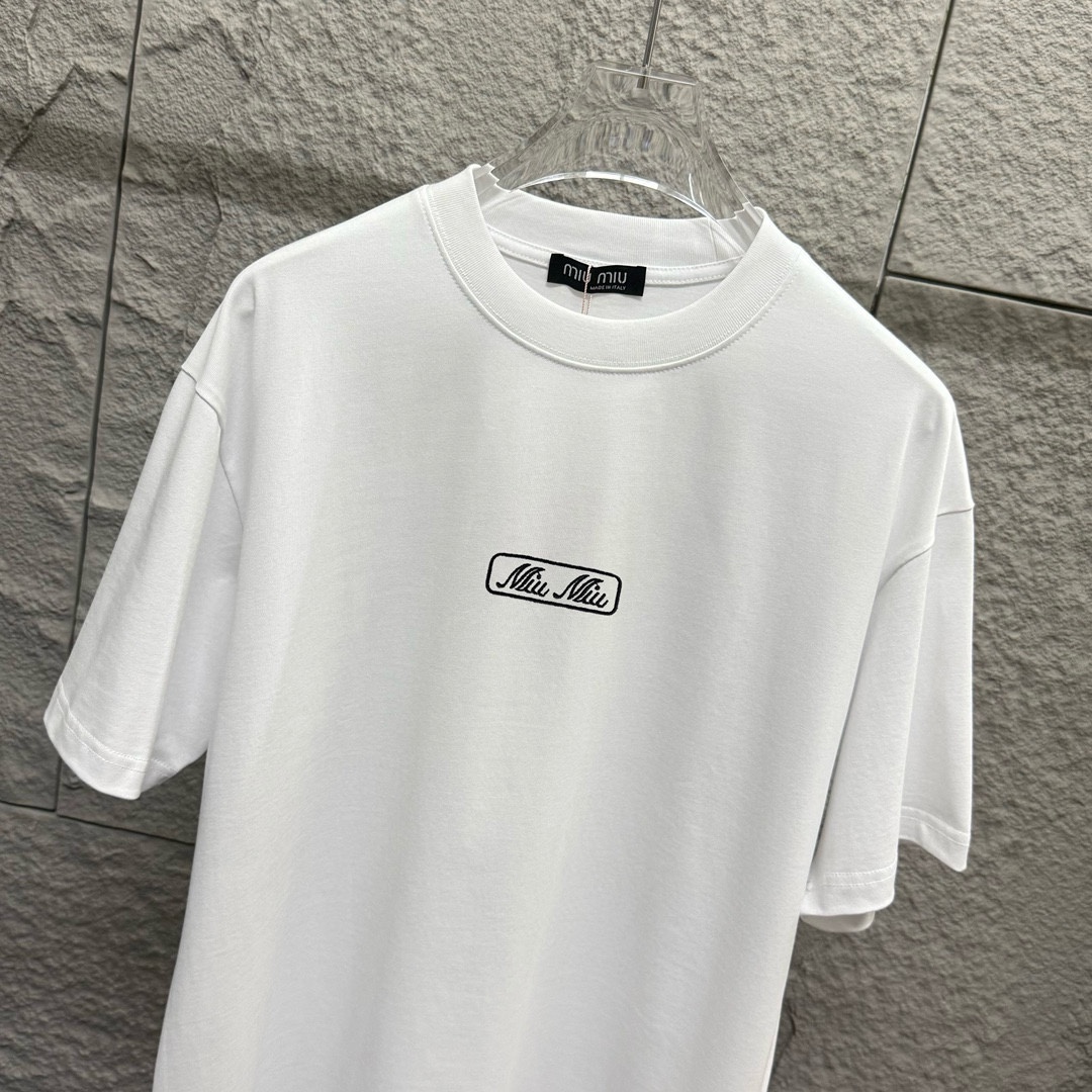 Miu Miu 2025 Spring Summer Embroidered T-Shirt Collection: Sizes, Colors, and Fabrics - 图片 2