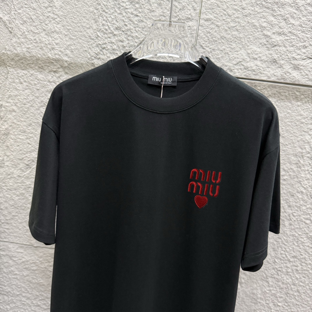 Miu Miu 2025 Spring/Summer Red Heart Embroidered T-Shirts: Sizes, Colors, and Fabric Options
