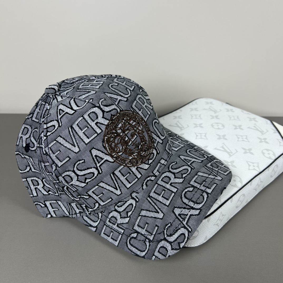 Versace Classic Baseball Cap with Dust Bag: Fashionable and Generous Design for Running Trends - 图片 6