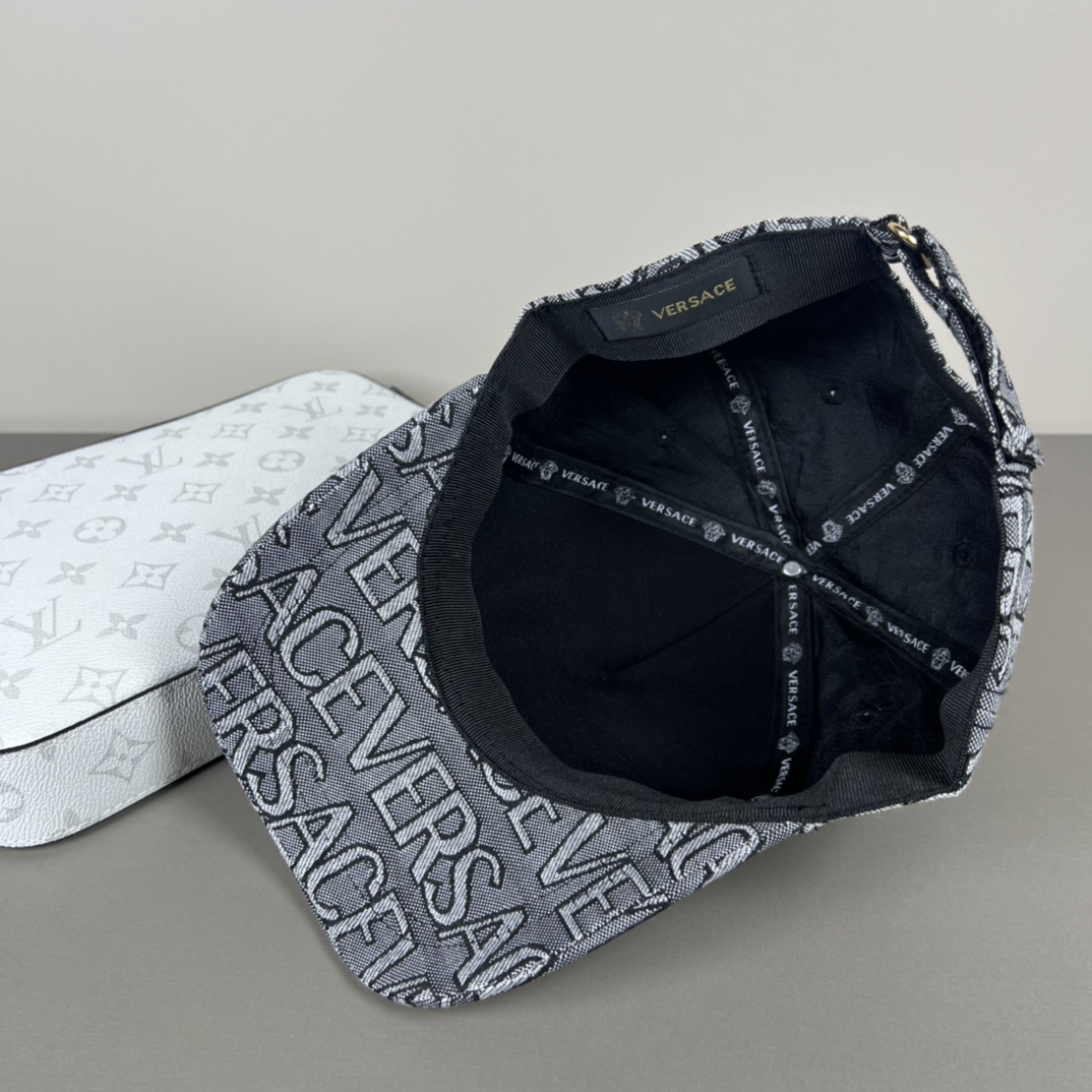 Versace Classic Baseball Cap with Dust Bag: Fashionable and Generous Design for Running Trends - 图片 7