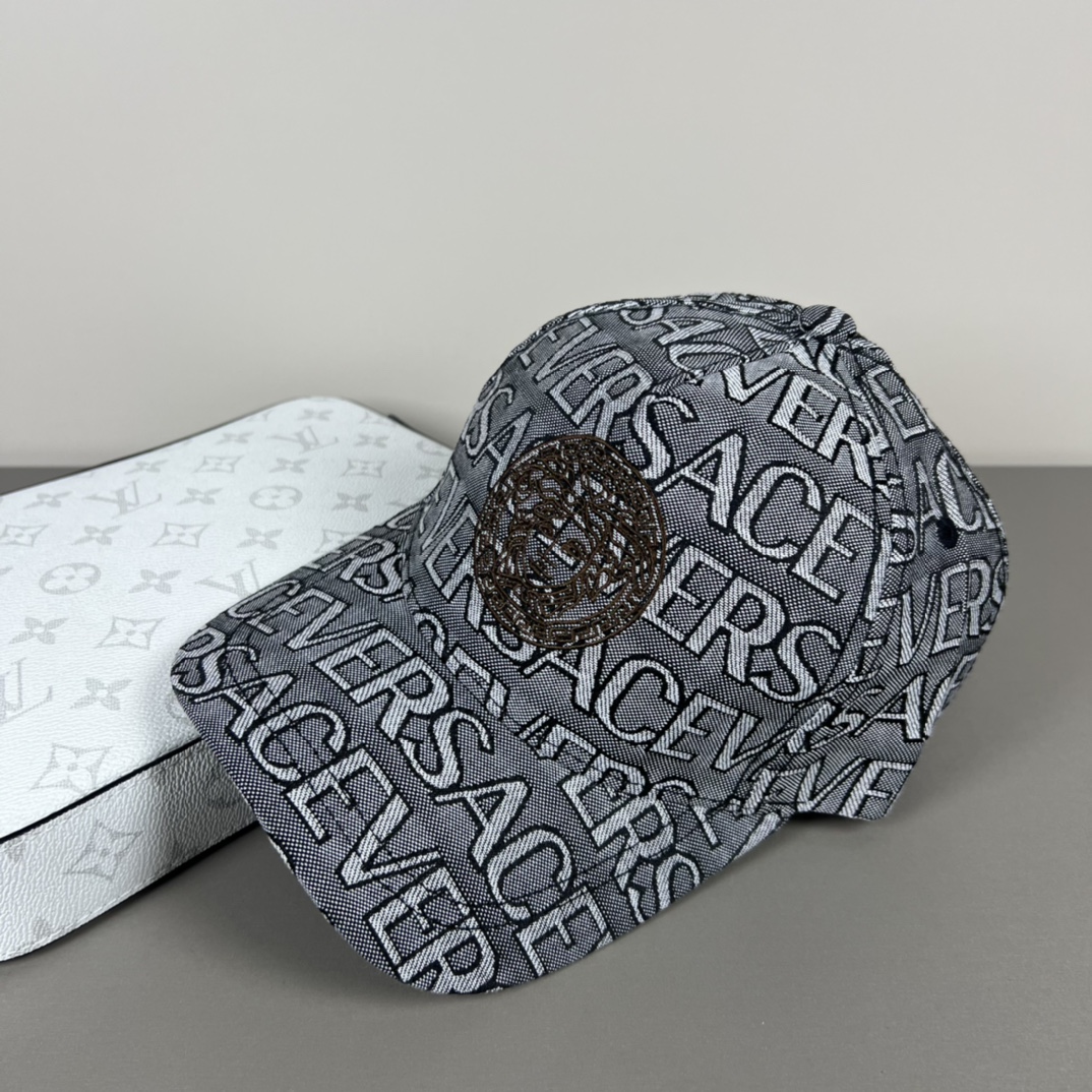 Versace Classic Baseball Cap with Dust Bag: Fashionable and Generous Design for Running Trends - 图片 2