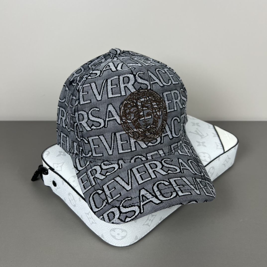 Versace Classic Baseball Cap with Dust Bag: Fashionable and Generous Design for Running Trends - 图片 5