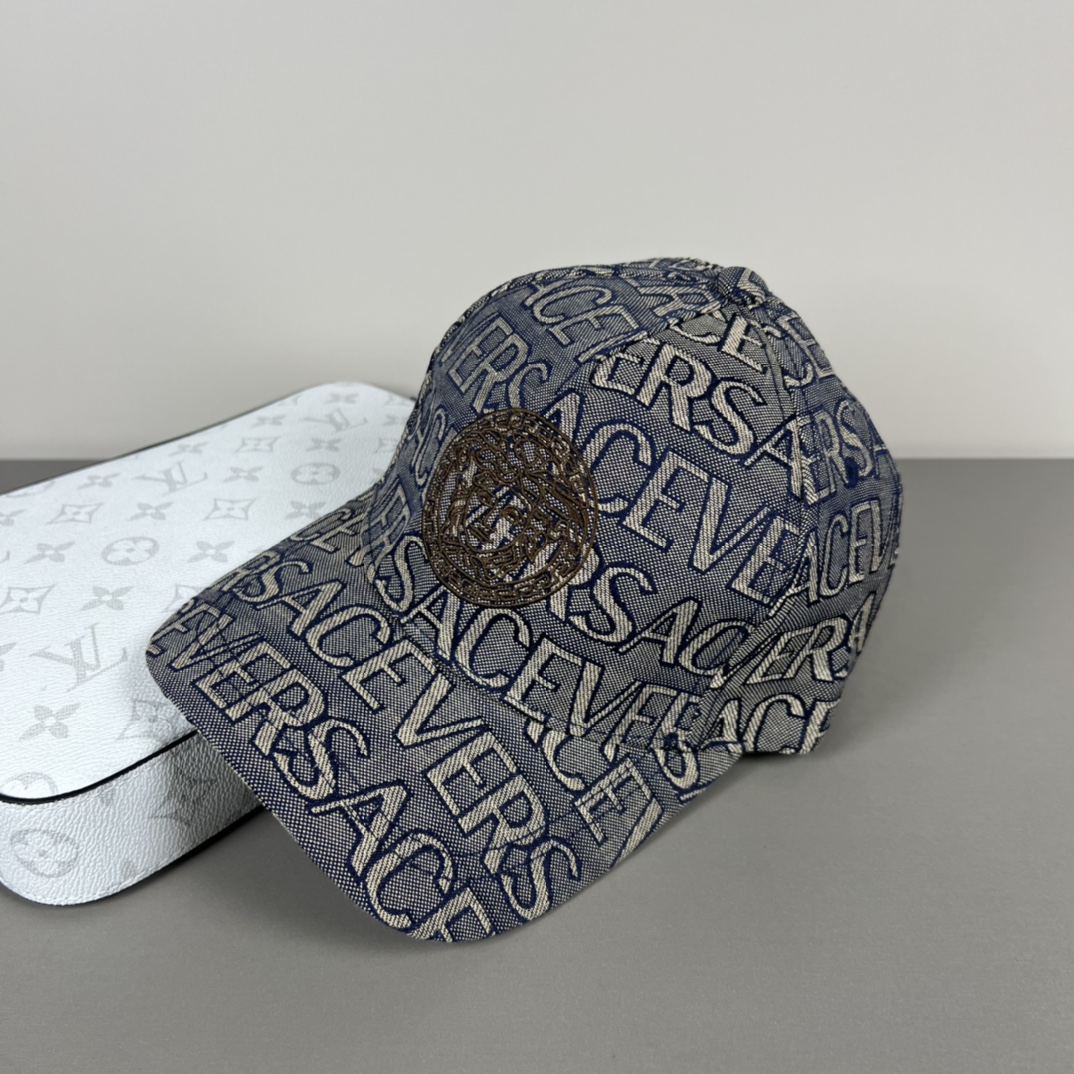 Versace Classic Baseball Cap with Dust Bag: Generous Embroidery and Fashionable Design - 图片 4