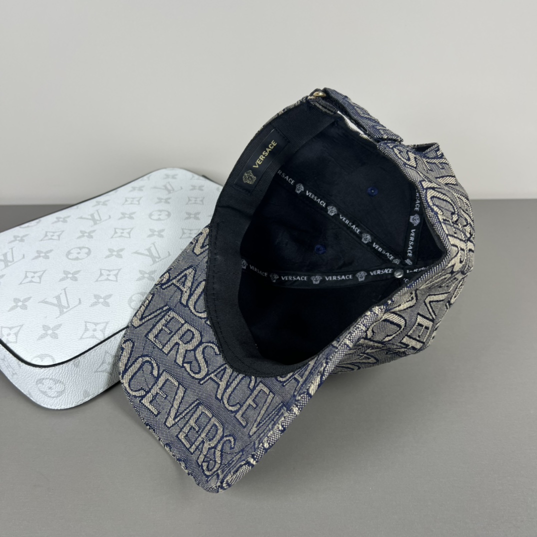 Versace Classic Baseball Cap with Dust Bag: Generous Embroidery and Fashionable Design - 图片 6
