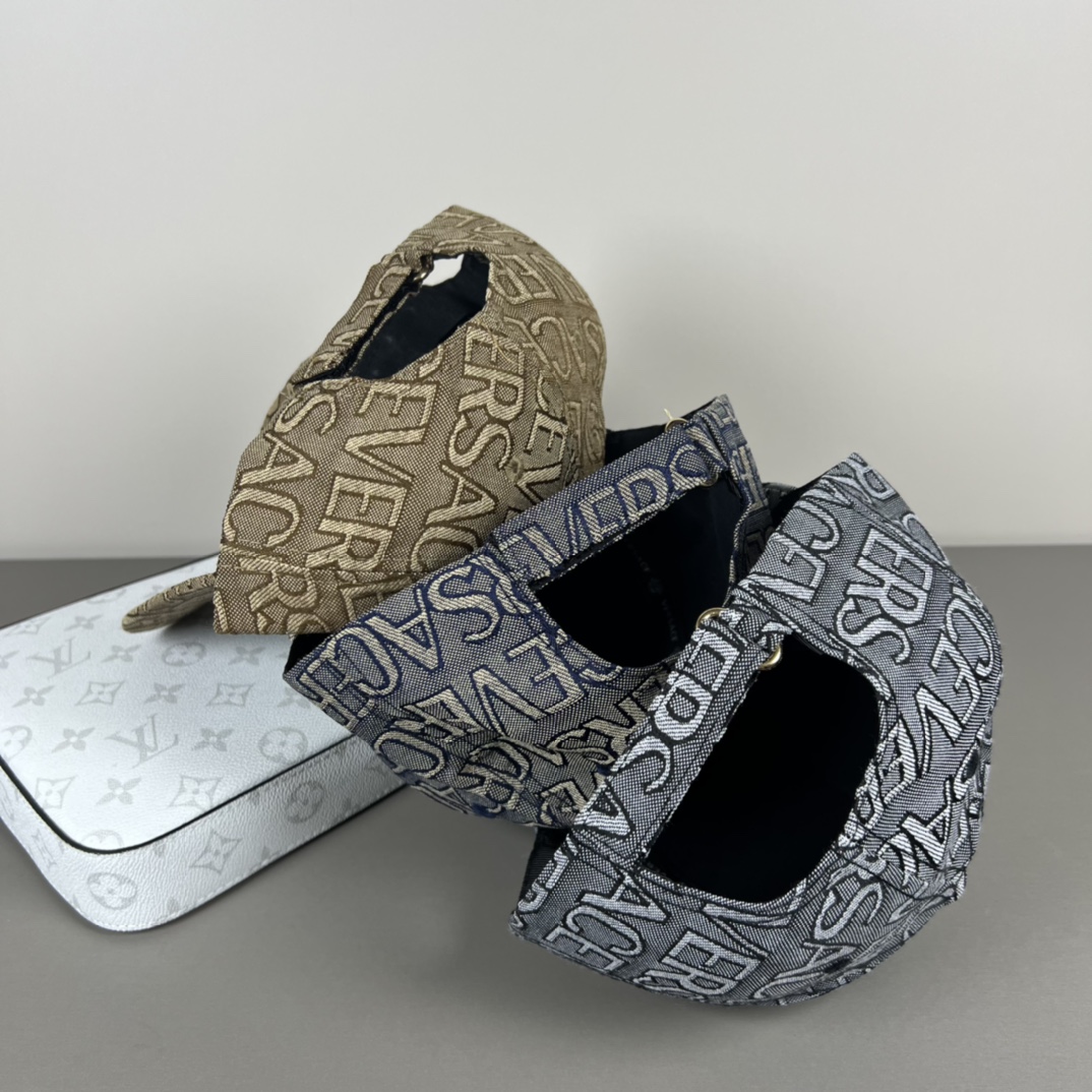 Versace Classic Baseball Cap with Dust Bag: Generous Embroidery and Fashionable Design - 图片 8