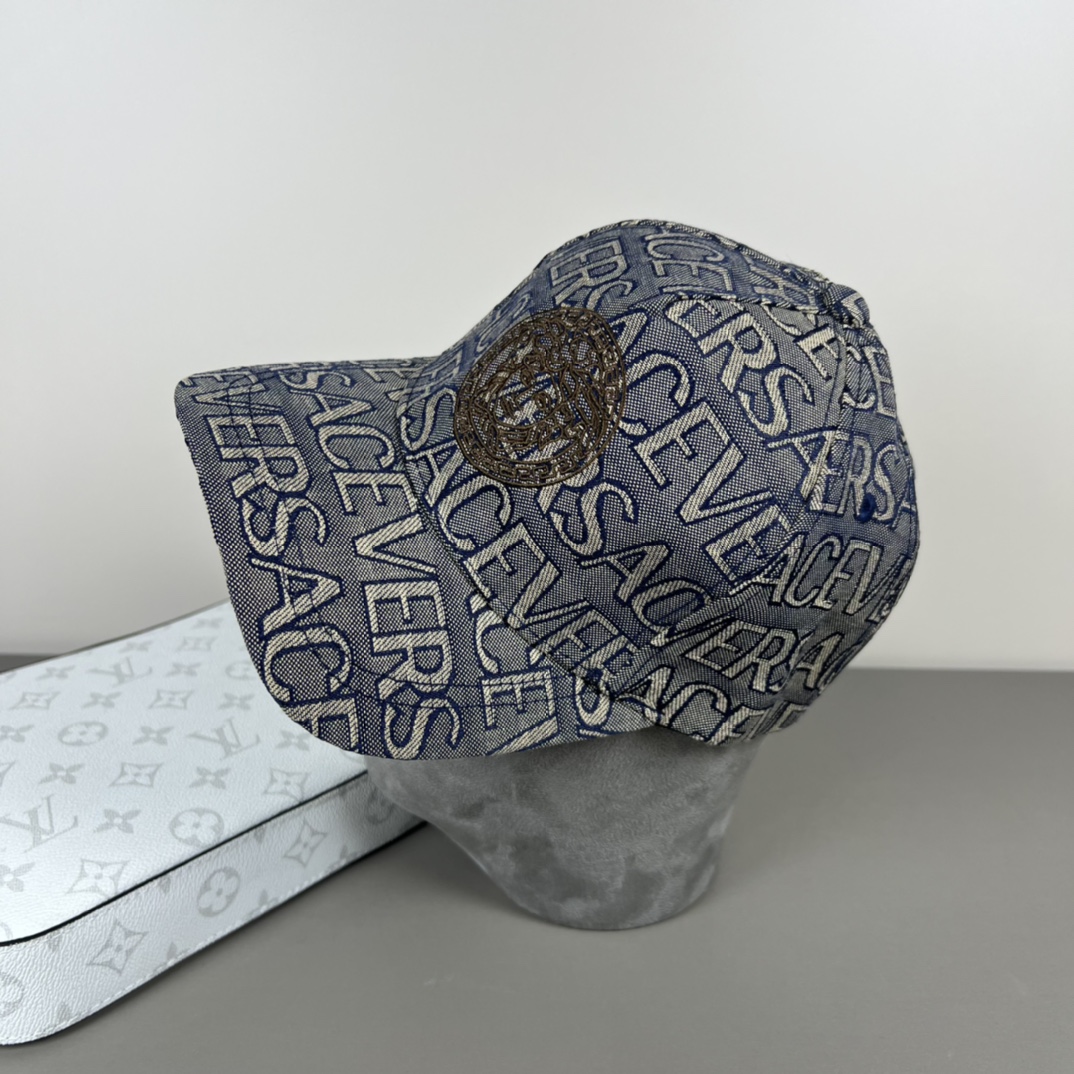 Versace Classic Baseball Cap with Dust Bag: Generous Embroidery and Fashionable Design - 图片 3