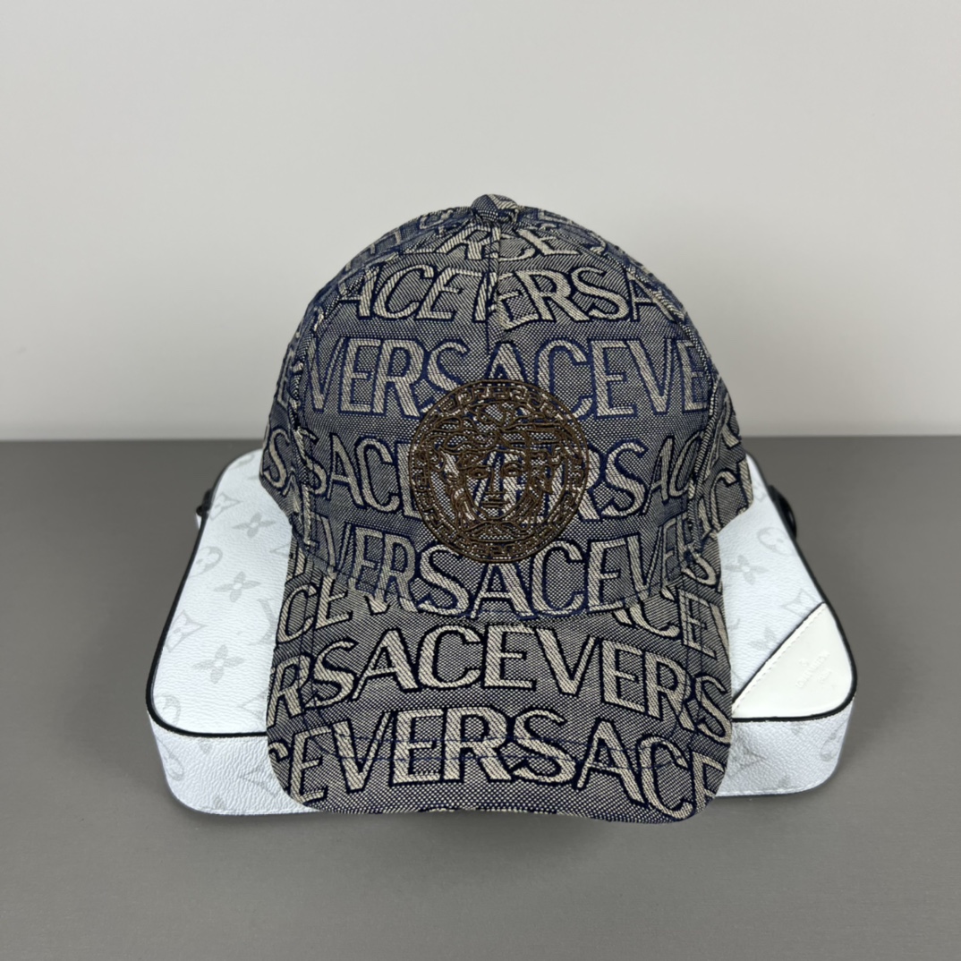 Versace Classic Baseball Cap with Dust Bag: Generous Embroidery and Fashionable Design - 图片 7