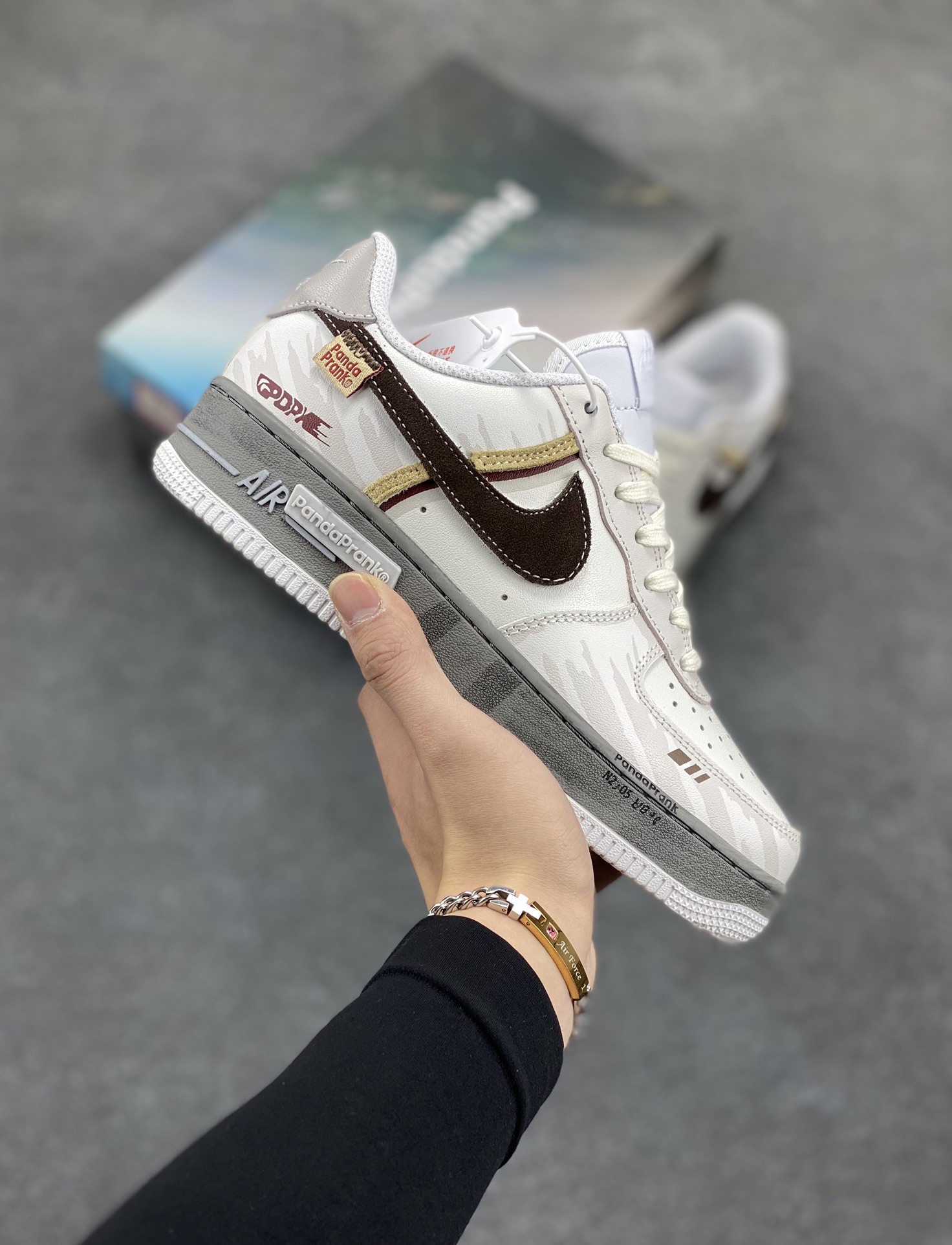 Nike Air Force 1 Low 飞跃天际线 原楦头原纸板 打造纯正空军版型 专注外贸渠道 全掌内置蜂窝气垫 原盒配件 原厂中底钢印、拉帮完美 货号:CW2288-111 尺码:36 36.5 37.5 38 38.5 39 40 40.5 41 42 42.5 43 44 44.5 45-选品中心