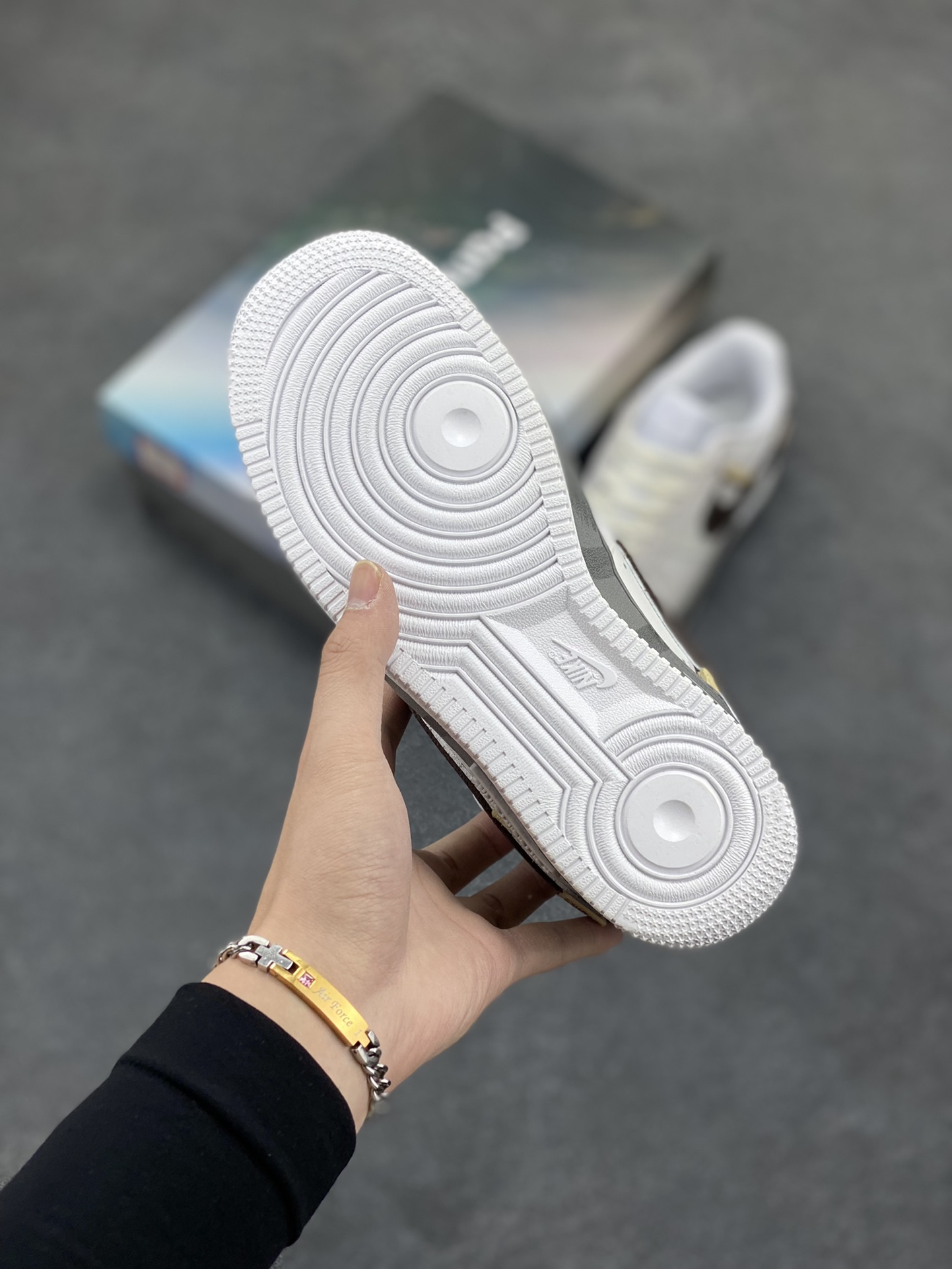图片[5]-Nike Air Force 1 Low 飞跃天际线 原楦头原纸板 打造纯正空军版型 专注外贸渠道 全掌内置蜂窝气垫 原盒配件 原厂中底钢印、拉帮完美 货号：CW2288-111 尺码：36 36.5 37.5 38 38.5 39 40 40.5 41 42 42.5 43 44 44.5 45-选品中心