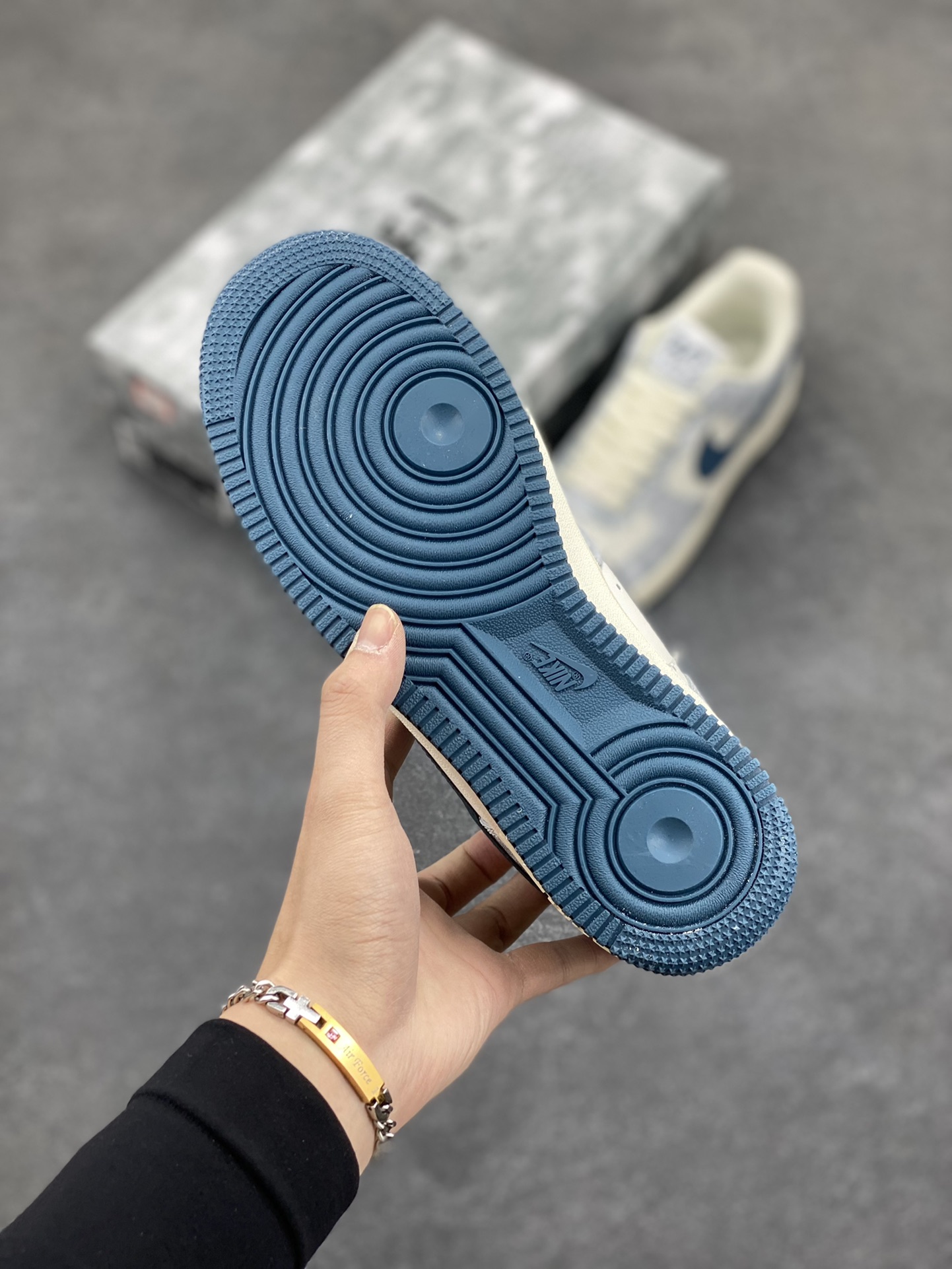 图片[5]-Nike Air Force 1 Low ’07 岩青 配色 空军一号低帮休闲板鞋 原厂定制皮料 定制鞋盒 原楦原纸板 纯正版型 正品NFC感应芯片 高清洁度 内置全掌气垫 货号：BX5815-535 尺码：36 36.5 37.5 38 38.5 39 40 40.5 41 42 42.5 43 44 44.5 45-选品中心