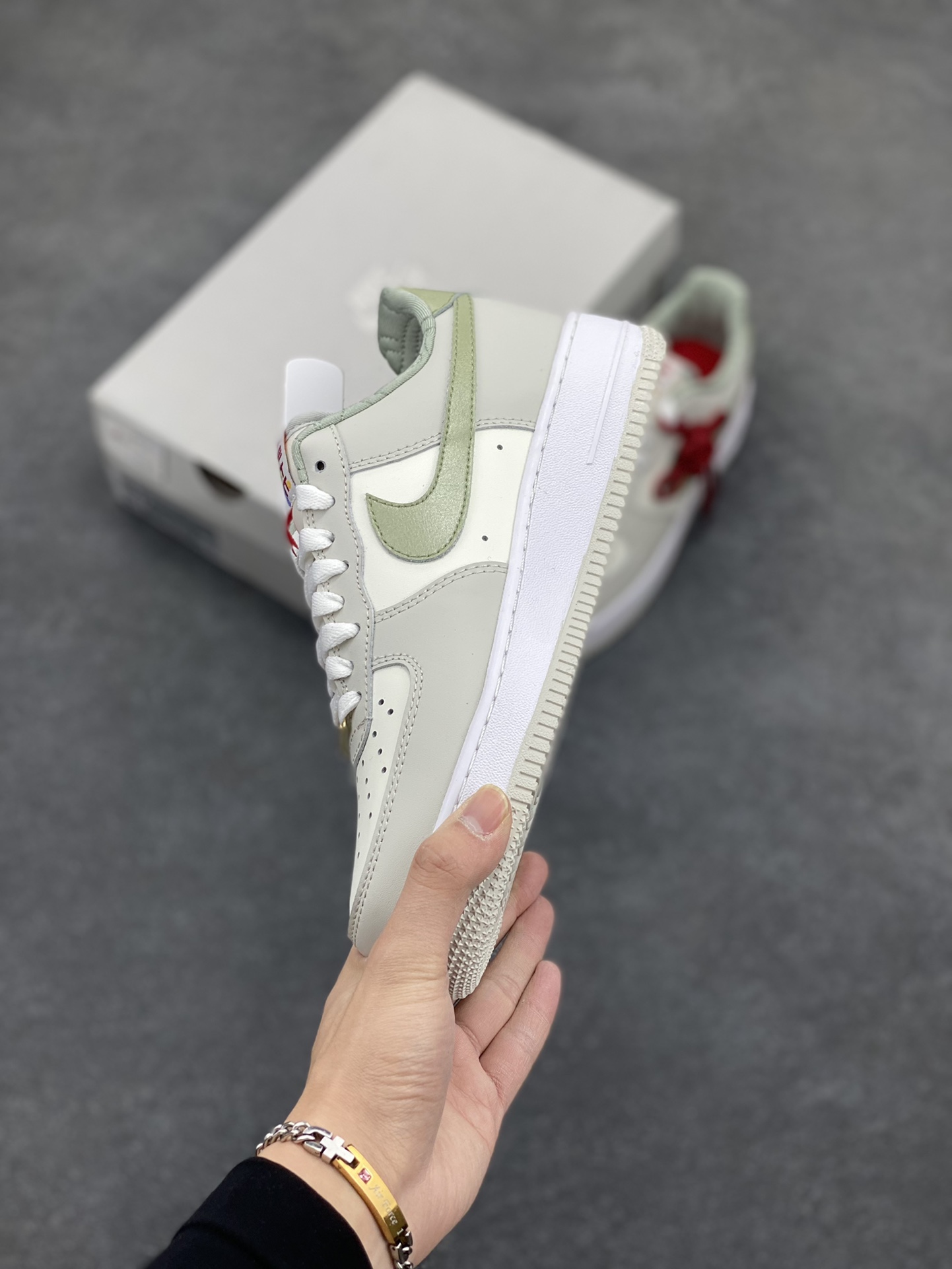 图片[3]-Air Force 1 Low 蛇年牛油果绿 原楦头原纸板 打造纯正空军版型 #专注外贸渠道 全掌内置蜂窝气垫 #原盒配件 原厂中底钢印、拉帮完美 货号：HV6000-131 尺码：35.5 36 36.5 37.5 38 38.5 39 40 40.5 41 42 42.5 43 44 44.5 45-选品中心