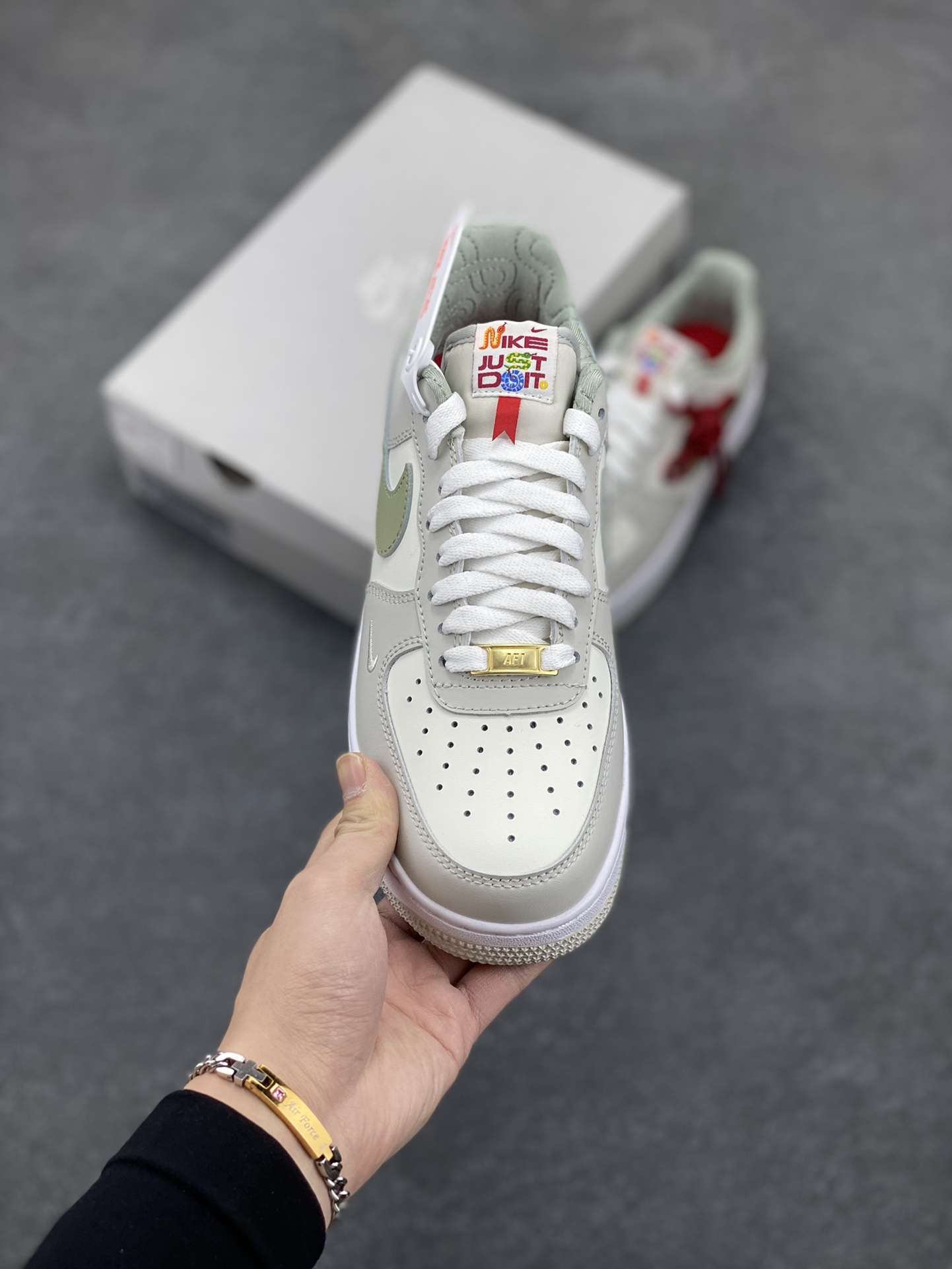 图片[2]-Air Force 1 Low 蛇年牛油果绿 原楦头原纸板 打造纯正空军版型 #专注外贸渠道 全掌内置蜂窝气垫 #原盒配件 原厂中底钢印、拉帮完美 货号：HV6000-131 尺码：35.5 36 36.5 37.5 38 38.5 39 40 40.5 41 42 42.5 43 44 44.5 45-选品中心