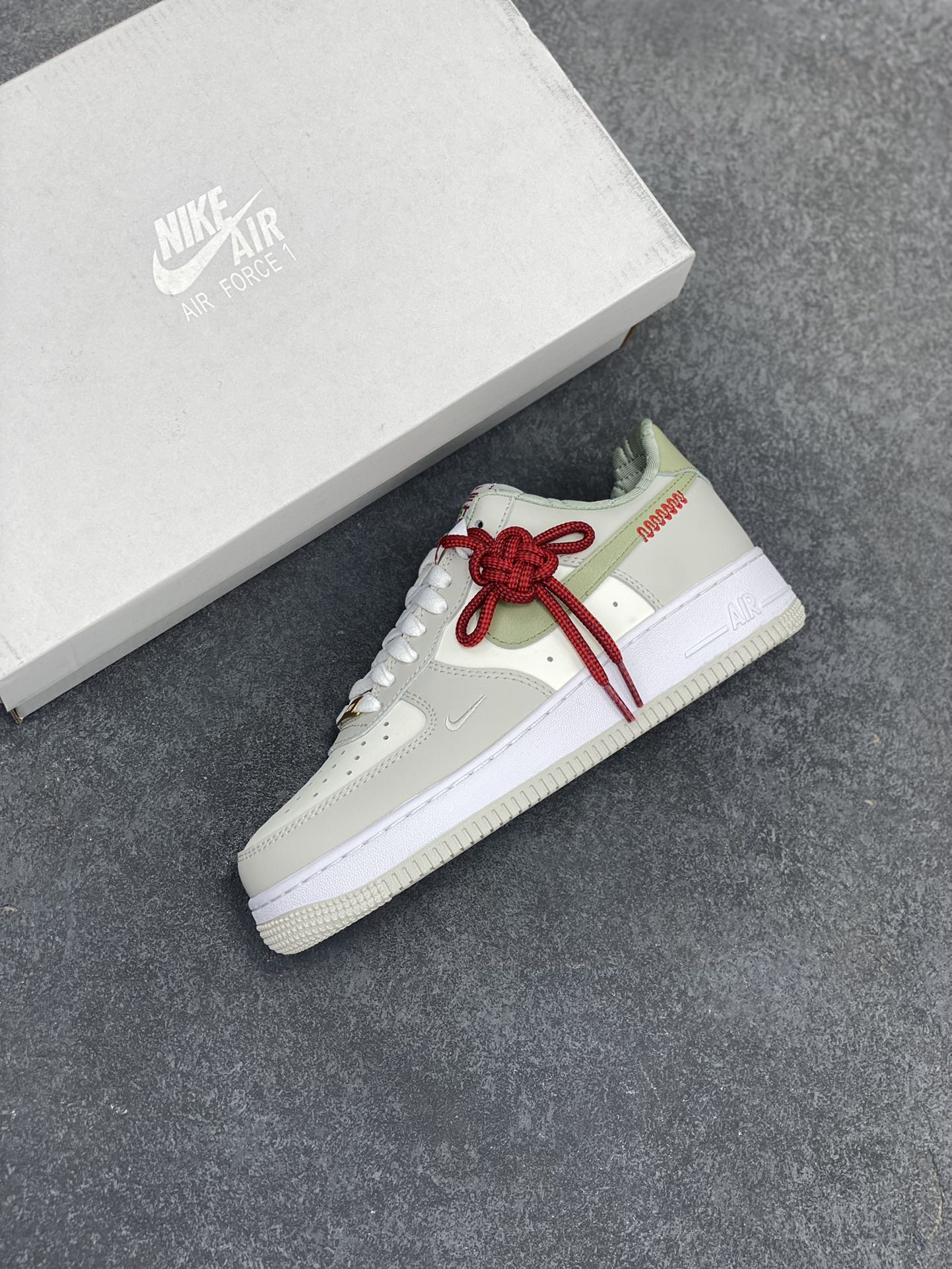 图片[7]-Air Force 1 Low 蛇年牛油果绿 原楦头原纸板 打造纯正空军版型 #专注外贸渠道 全掌内置蜂窝气垫 #原盒配件 原厂中底钢印、拉帮完美 货号：HV6000-131 尺码：35.5 36 36.5 37.5 38 38.5 39 40 40.5 41 42 42.5 43 44 44.5 45-选品中心