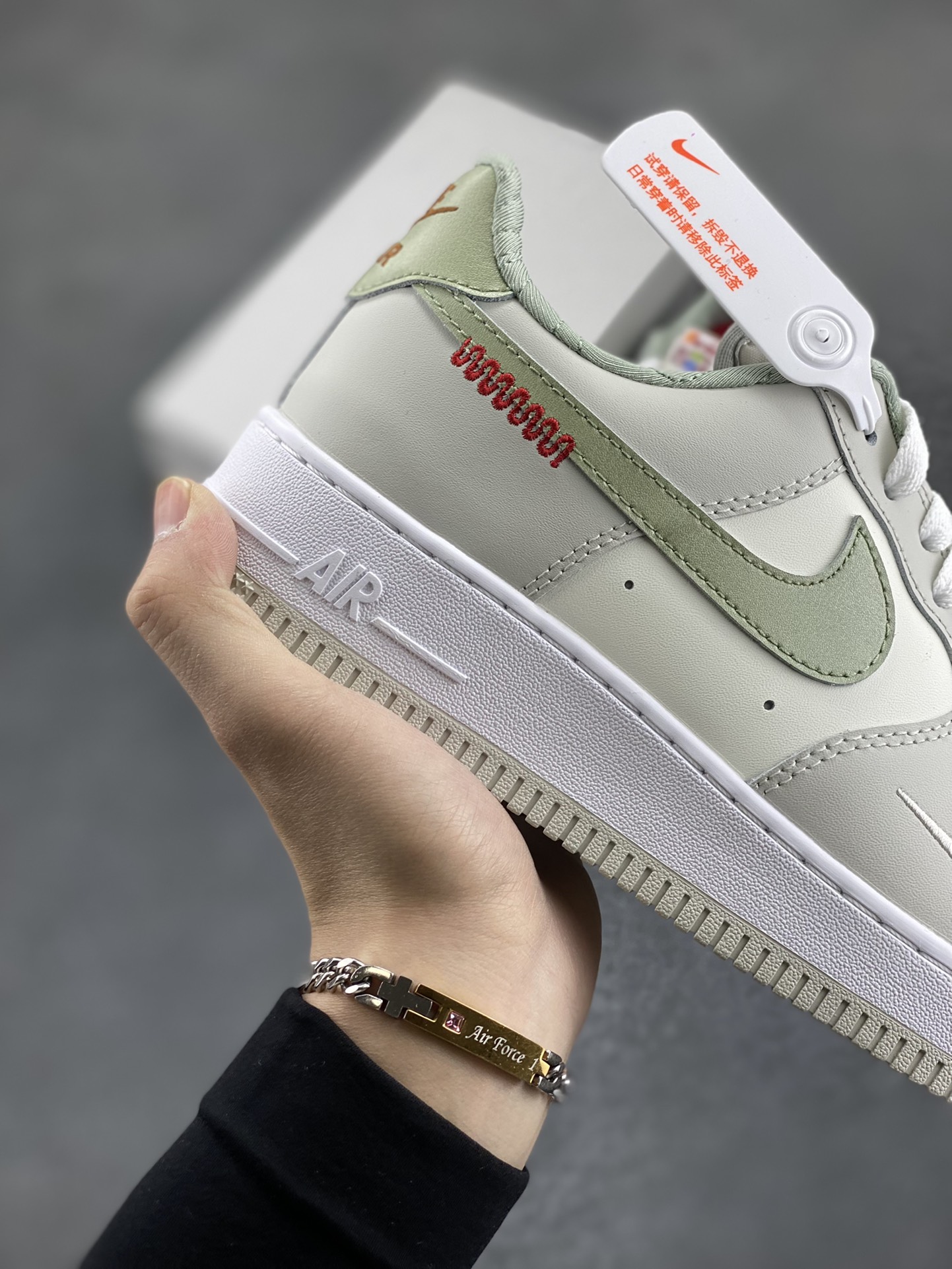 图片[6]-Air Force 1 Low 蛇年牛油果绿 原楦头原纸板 打造纯正空军版型 #专注外贸渠道 全掌内置蜂窝气垫 #原盒配件 原厂中底钢印、拉帮完美 货号：HV6000-131 尺码：35.5 36 36.5 37.5 38 38.5 39 40 40.5 41 42 42.5 43 44 44.5 45-选品中心