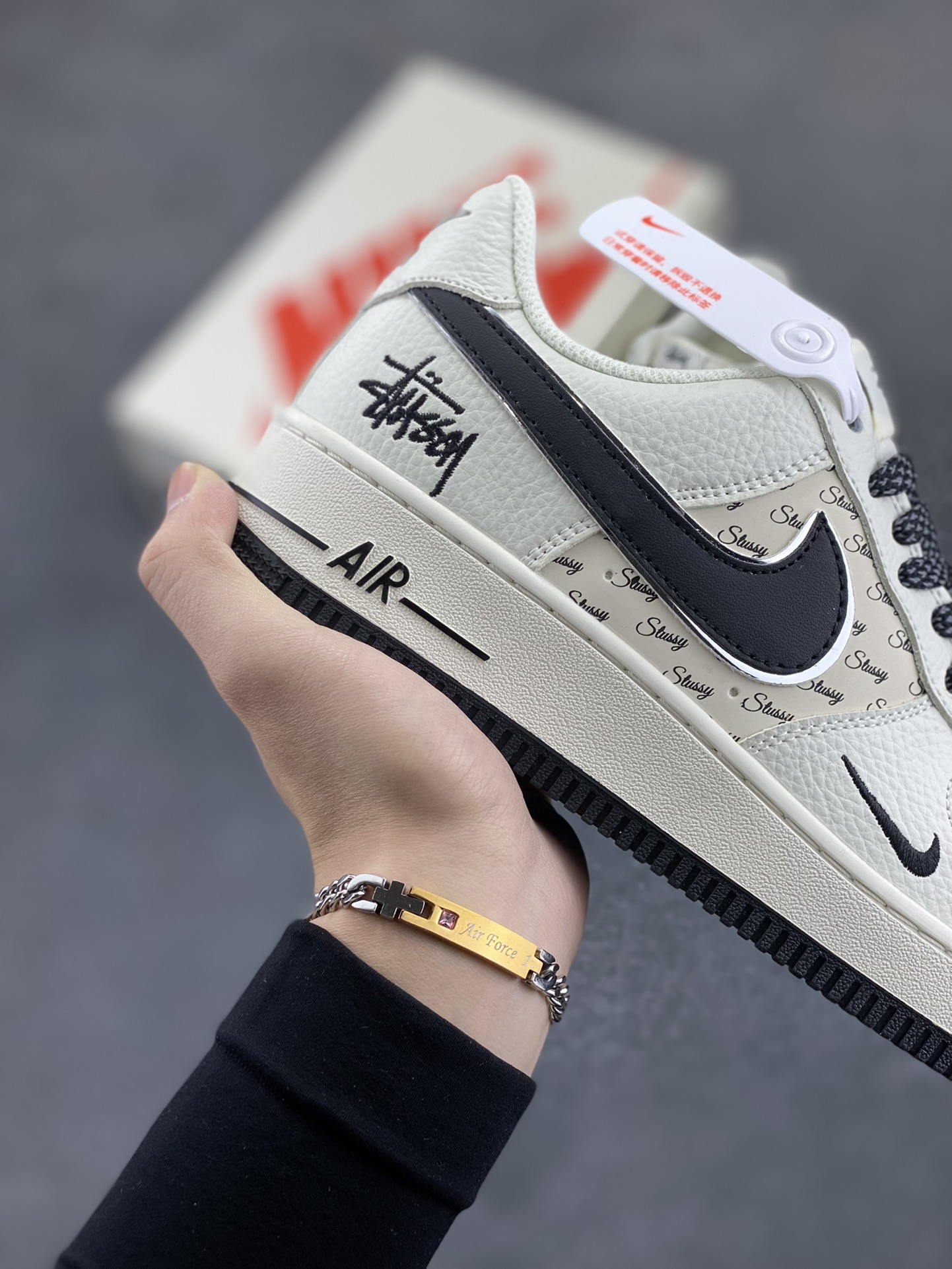 图片[6]-Nike Air Force 1 Low 空军一号低帮百搭休闲运动板鞋。柔软、弹性十足的缓震性能和出色的中底设计，横跨复古与现代的外型结合，造就出风靡全球三十多年的Force 1，直到今天还深受青睐。 货号：XZ3328-506 尺码：36 37.5 38 39 40 40.5 41 42 42.5 43 44 45-选品中心