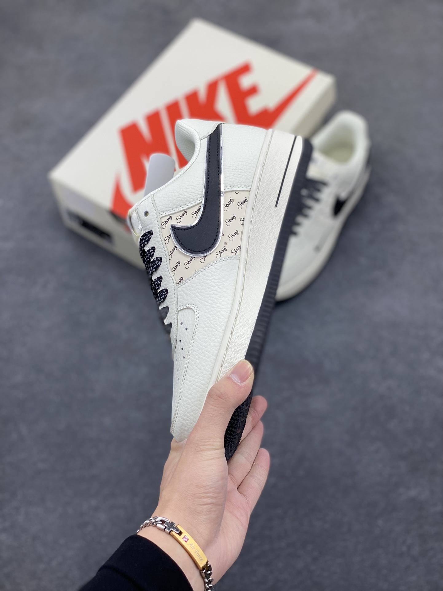 图片[3]-Nike Air Force 1 Low 空军一号低帮百搭休闲运动板鞋。柔软、弹性十足的缓震性能和出色的中底设计，横跨复古与现代的外型结合，造就出风靡全球三十多年的Force 1，直到今天还深受青睐。 货号：XZ3328-506 尺码：36 37.5 38 39 40 40.5 41 42 42.5 43 44 45-选品中心